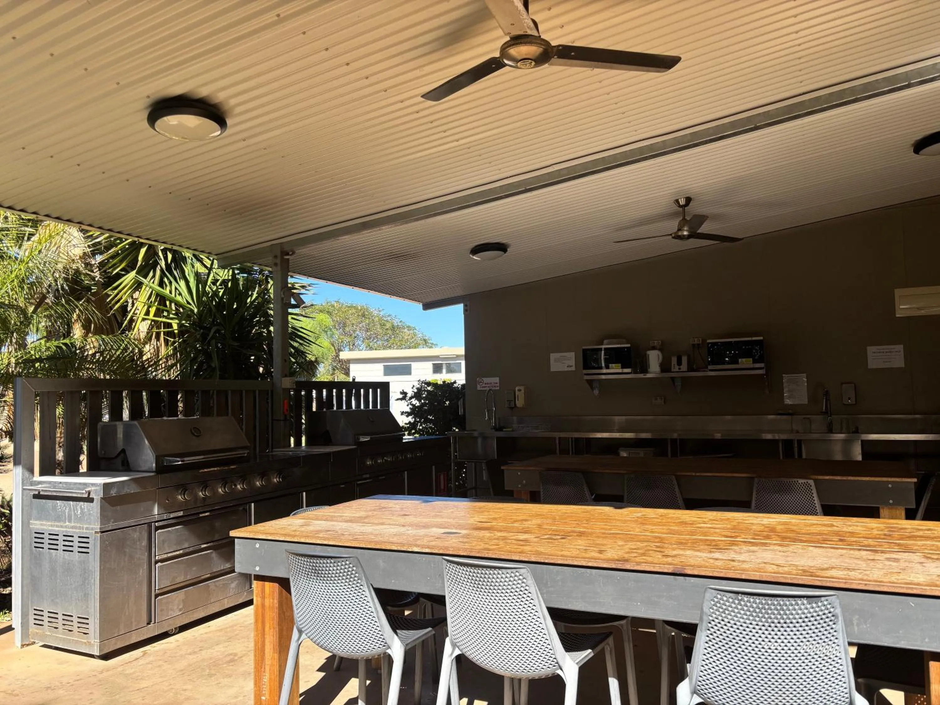 Restaurant/places to eat in Norwesta Lifestyle Park