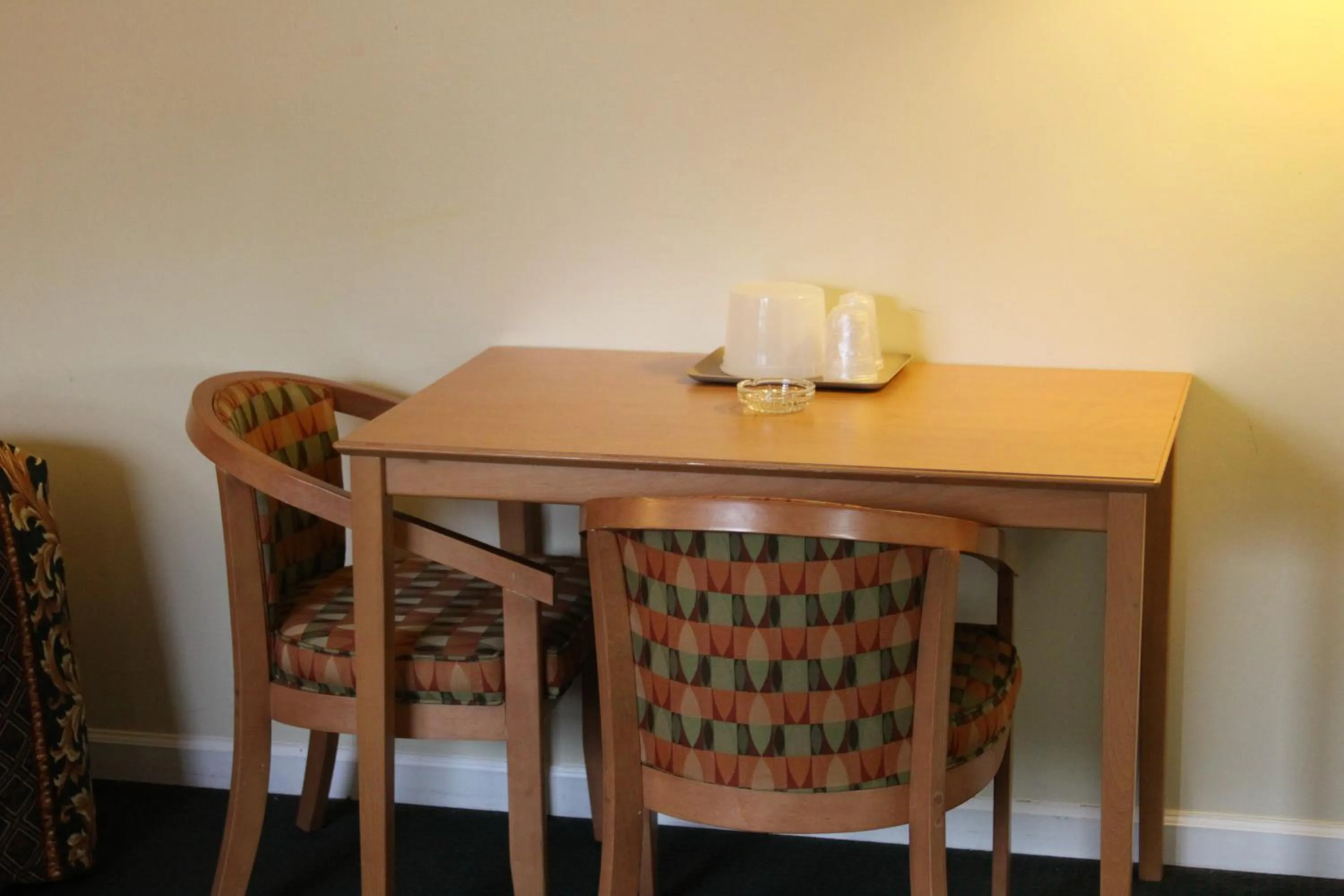 Seating area in New Relax Inn Bridgeview