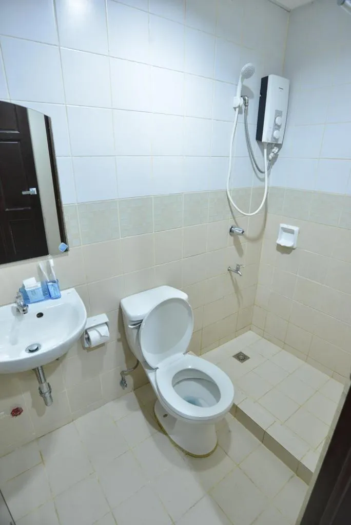 Shower in Amax Inn Makati