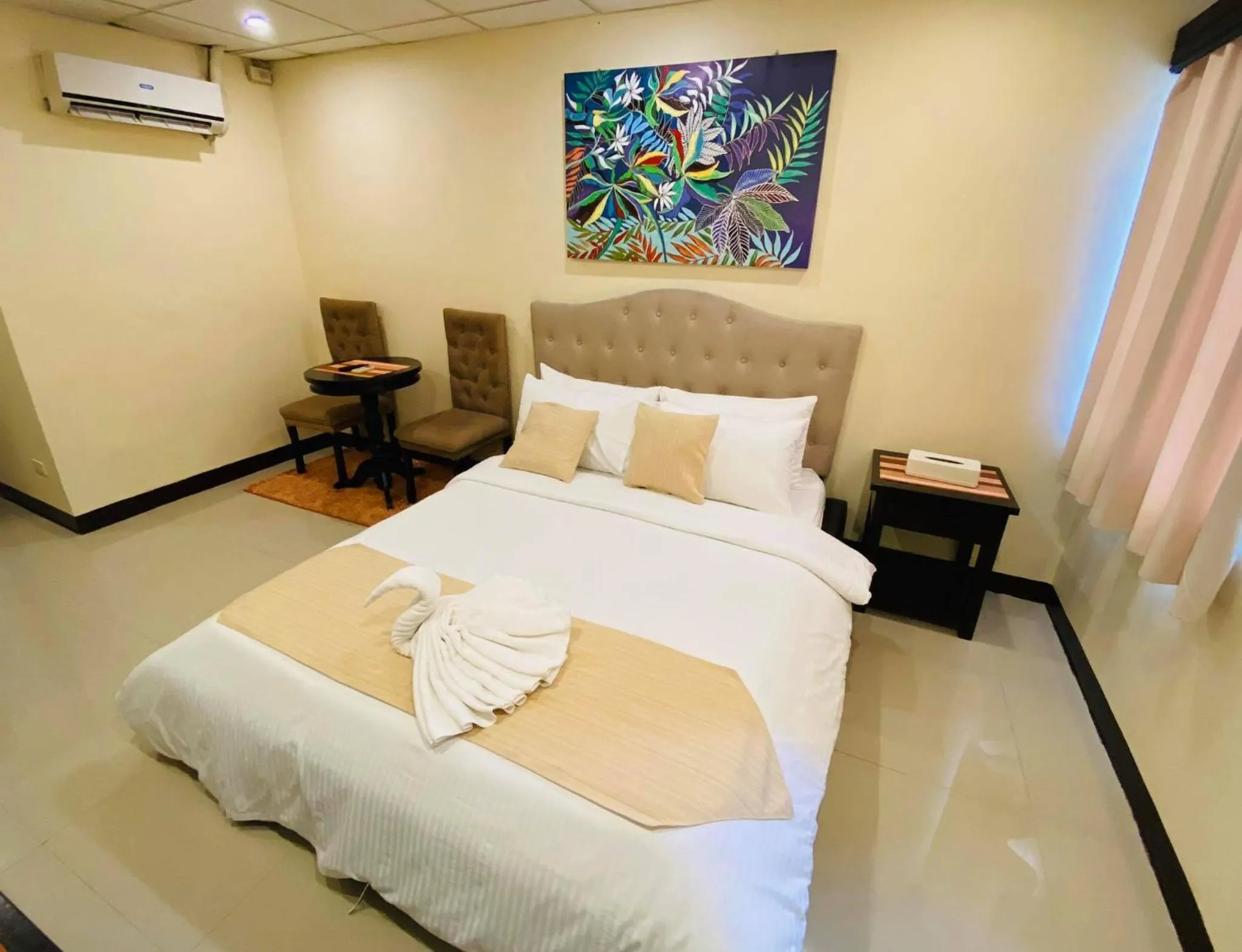 Bed in Amax Inn Makati
