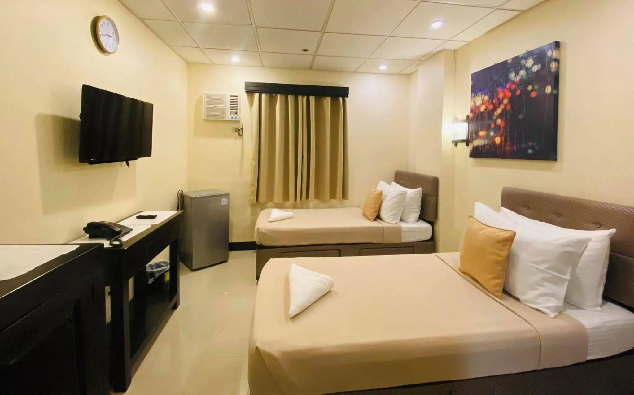 Bed in Amax Inn Makati