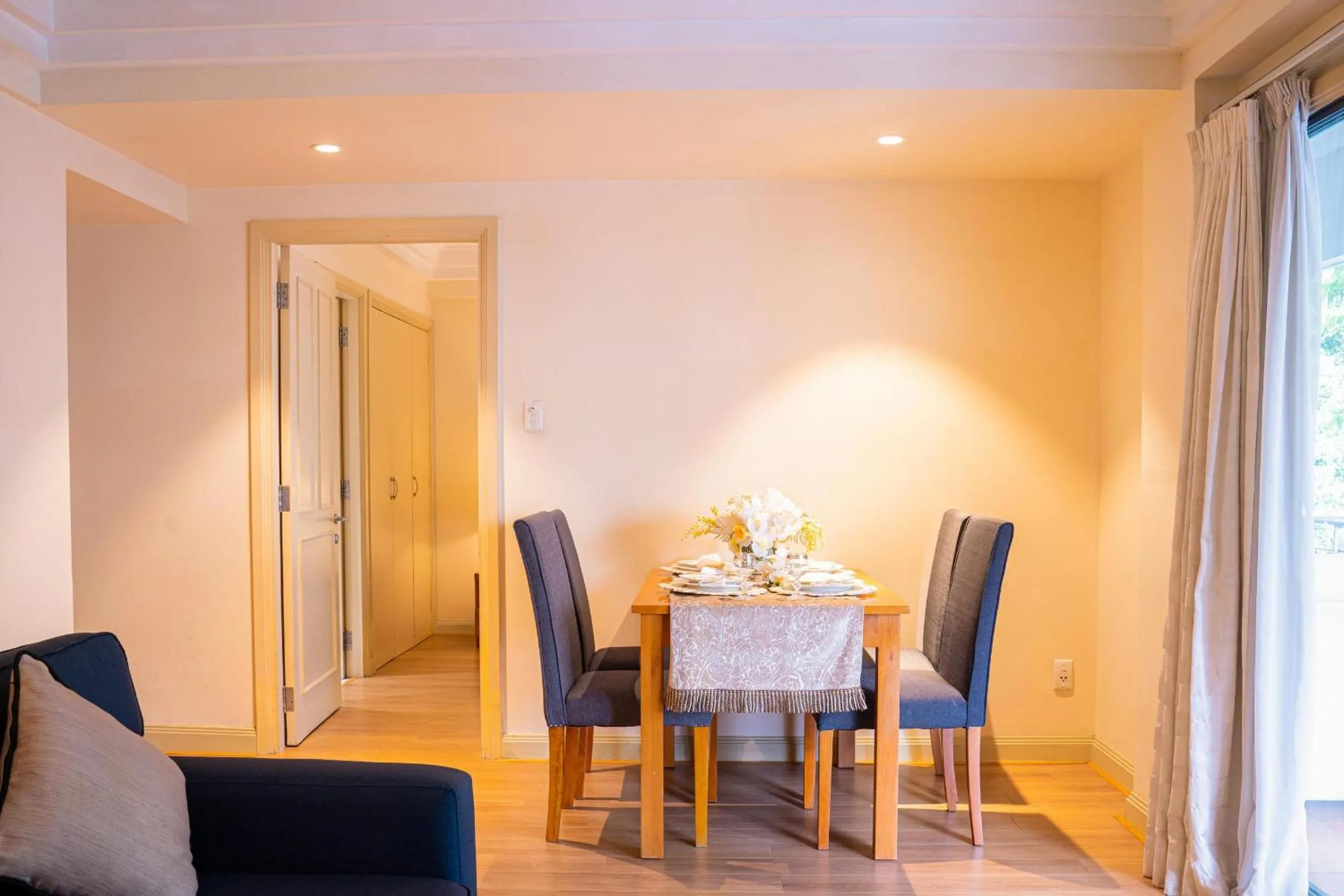 Downtown Retro Serviced Apartment