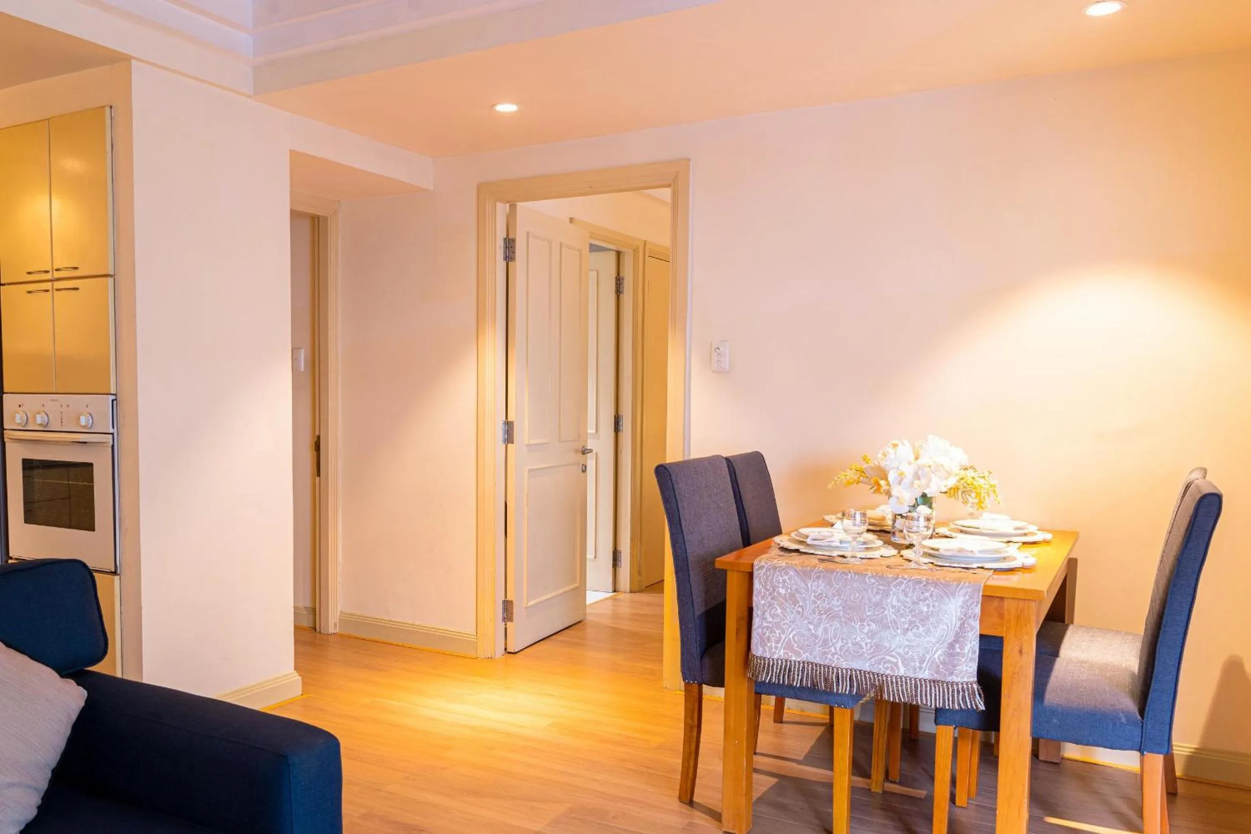 Downtown Retro Serviced Apartment