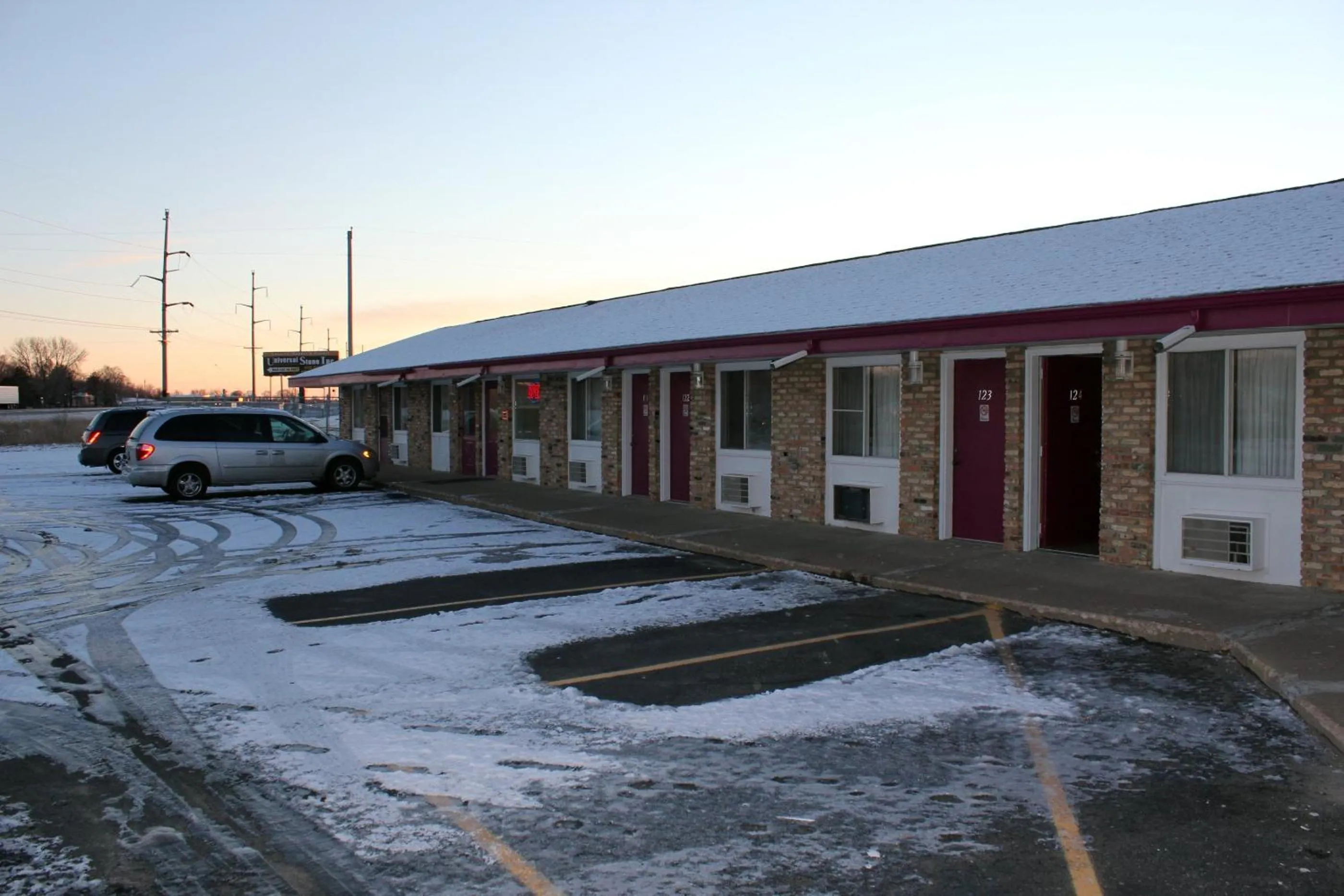 Property Building in Valustay Inn Shakopee
