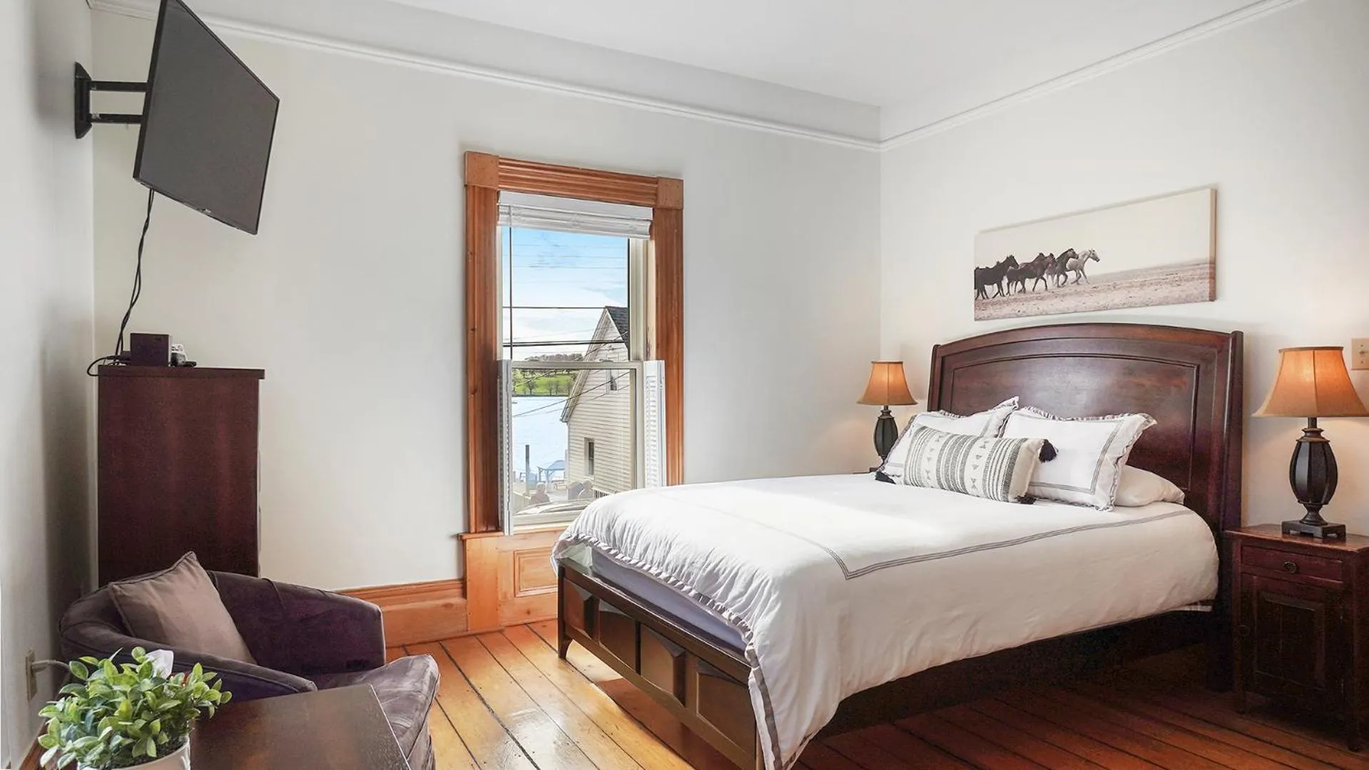 Bed in Sail Inn Lunenburg