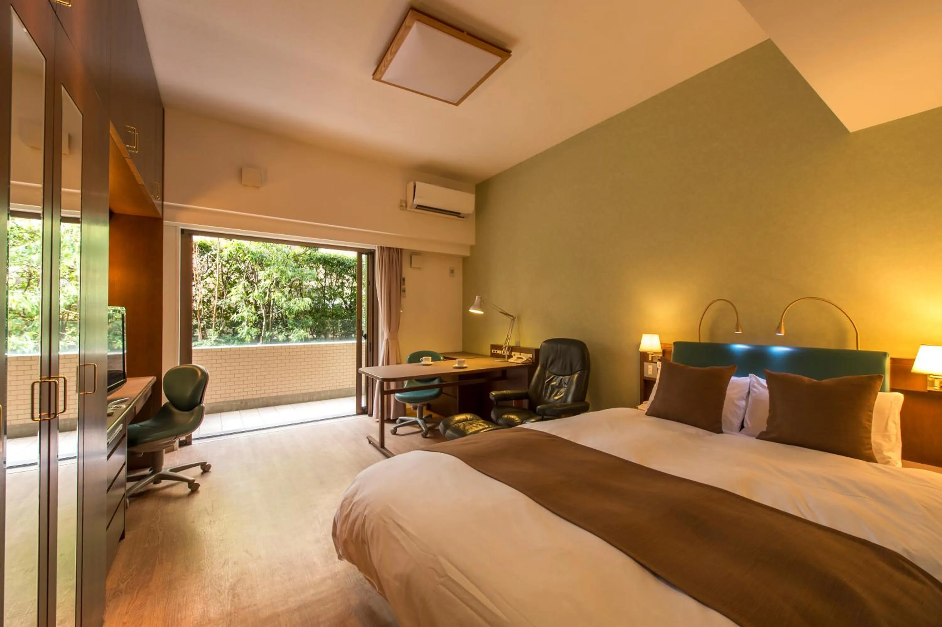 Bedroom, Bed in Hotel New Yokosuka