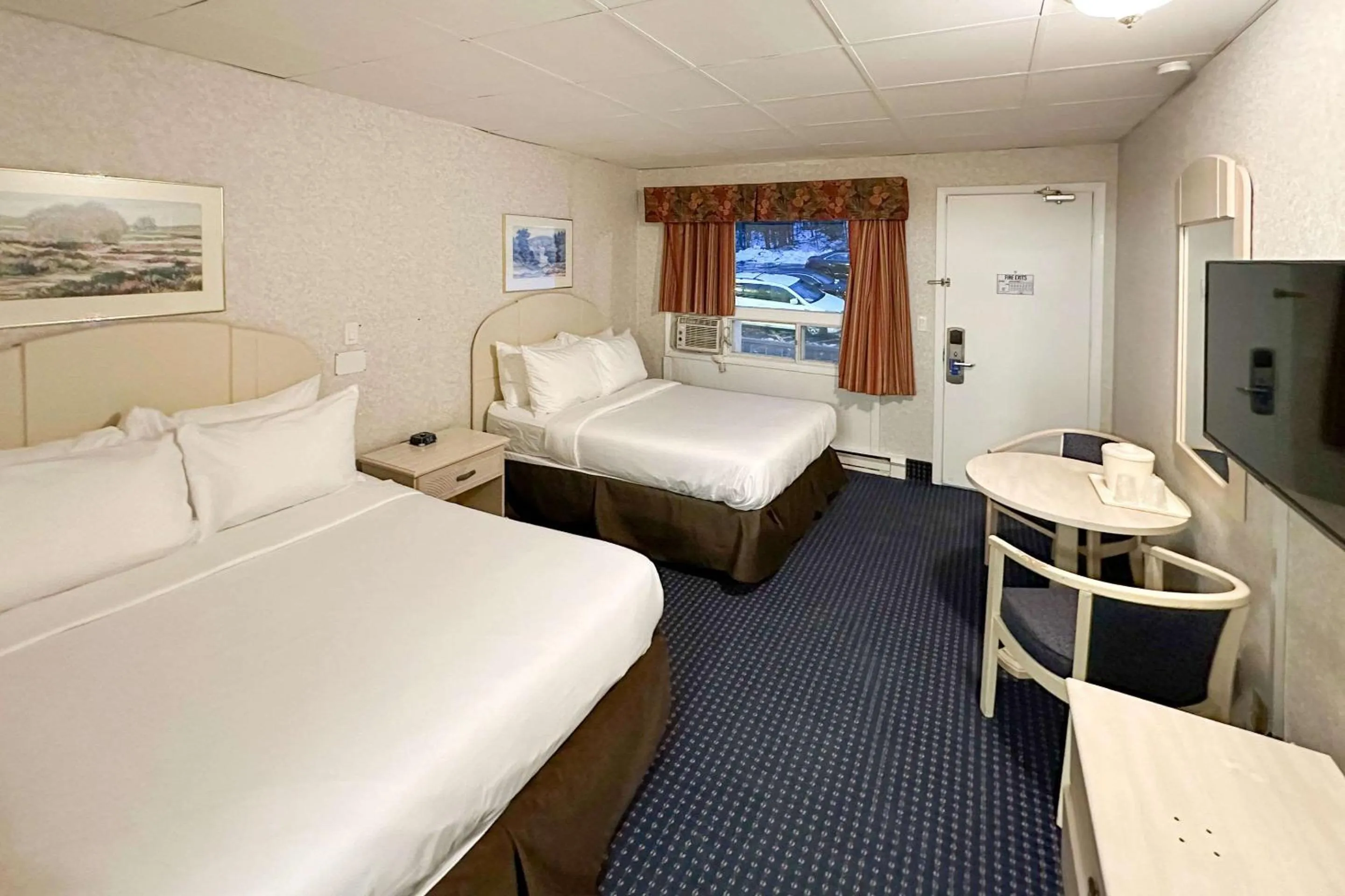 Bedroom in Canadas Best Value Inn & Suites Woodstock