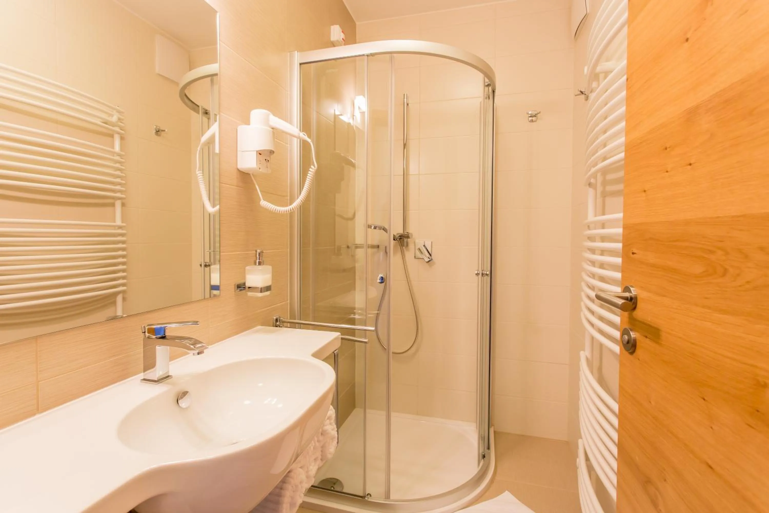 Shower in Lake Peak Apartments, Ribniško Pohorje