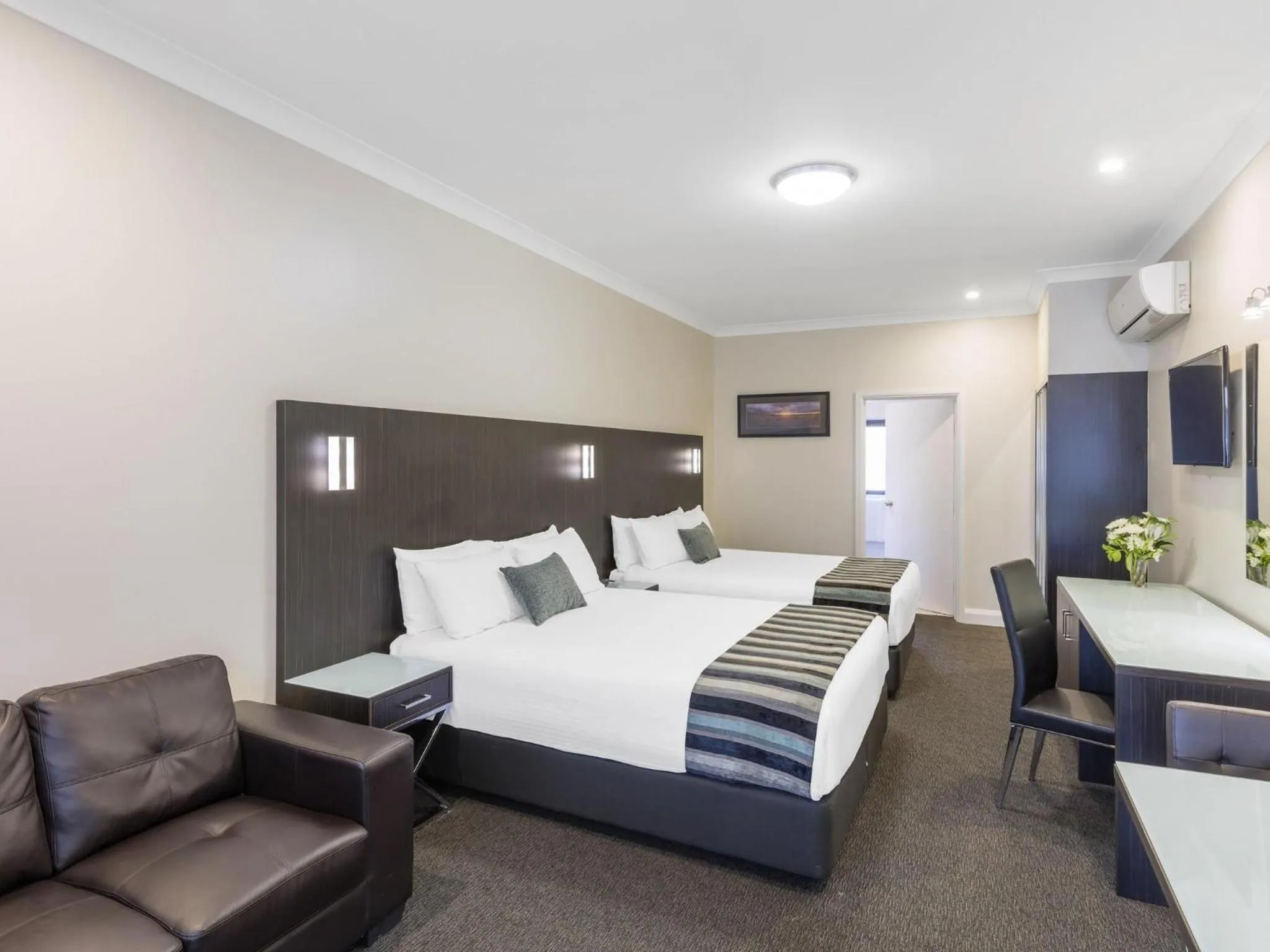 Bedroom, Bed in Mercure Goulburn