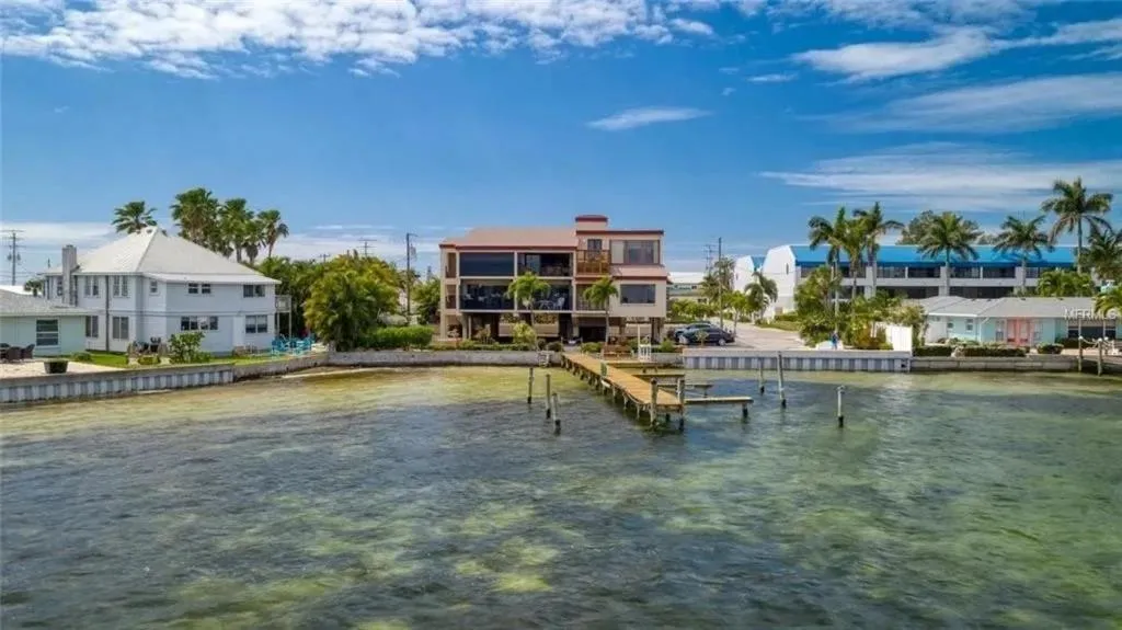 Property building in Bay Winds113 Home