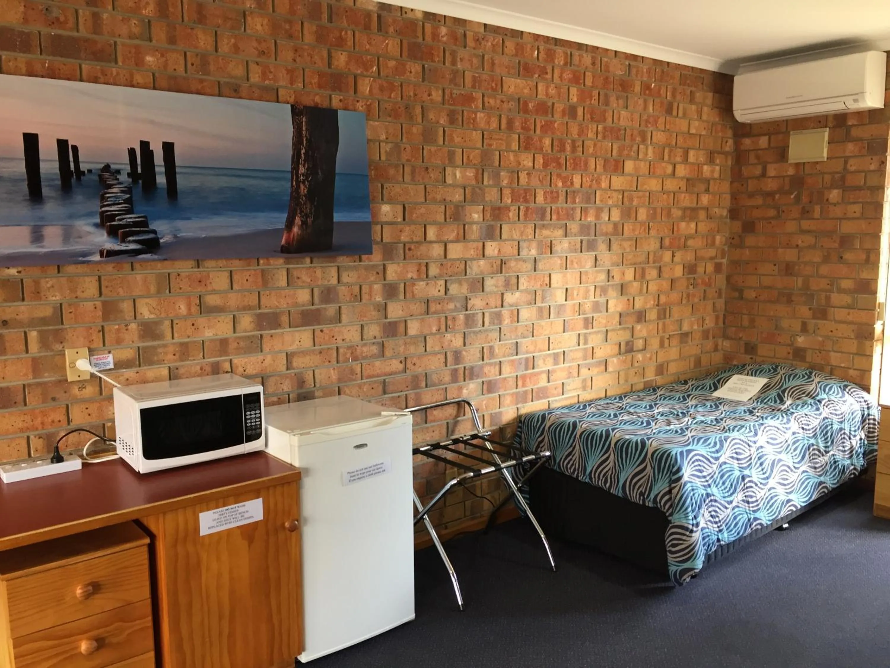 Bed in Kadina Gateway Motor Inn