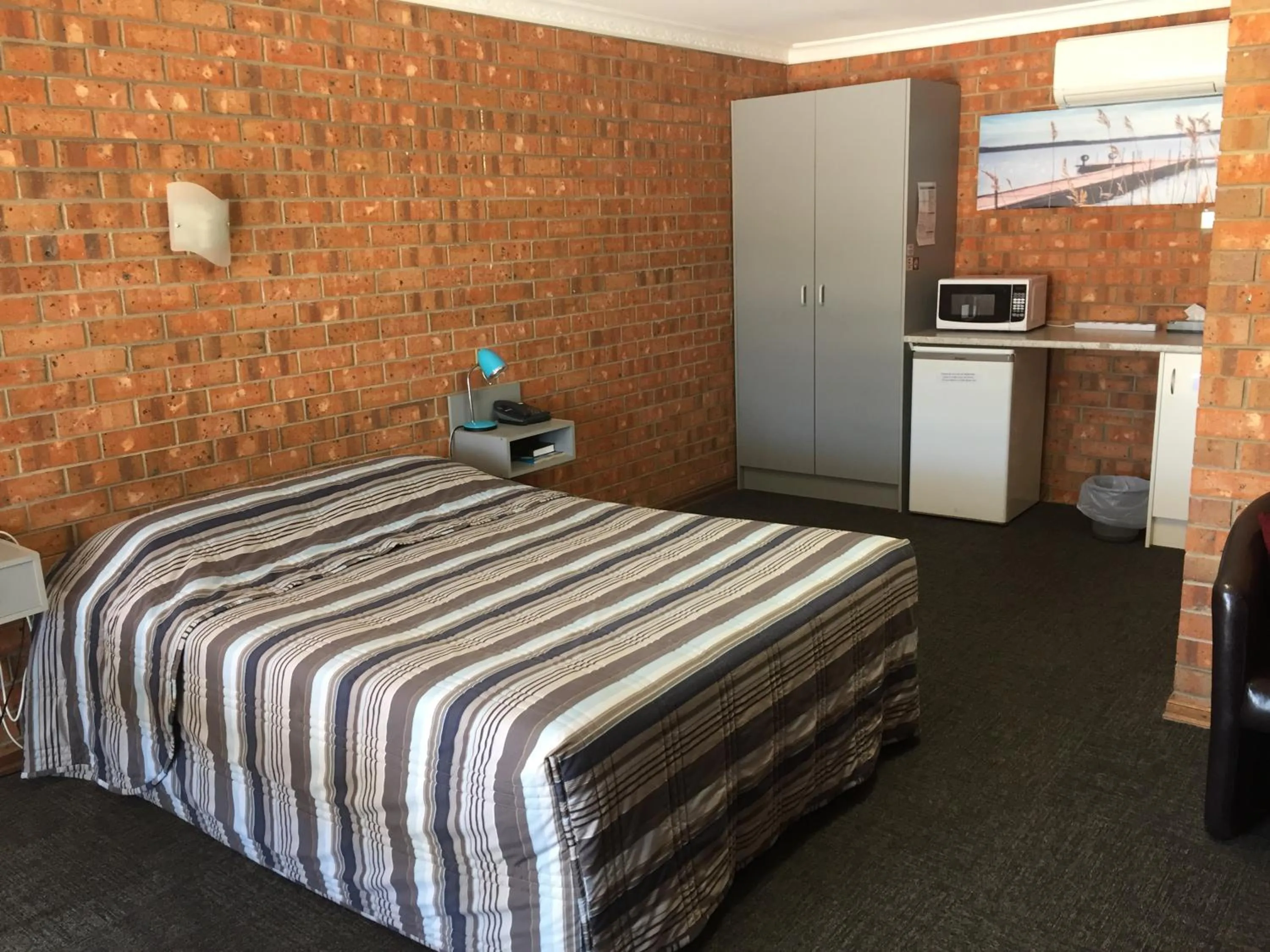 Bed in Kadina Gateway Motor Inn