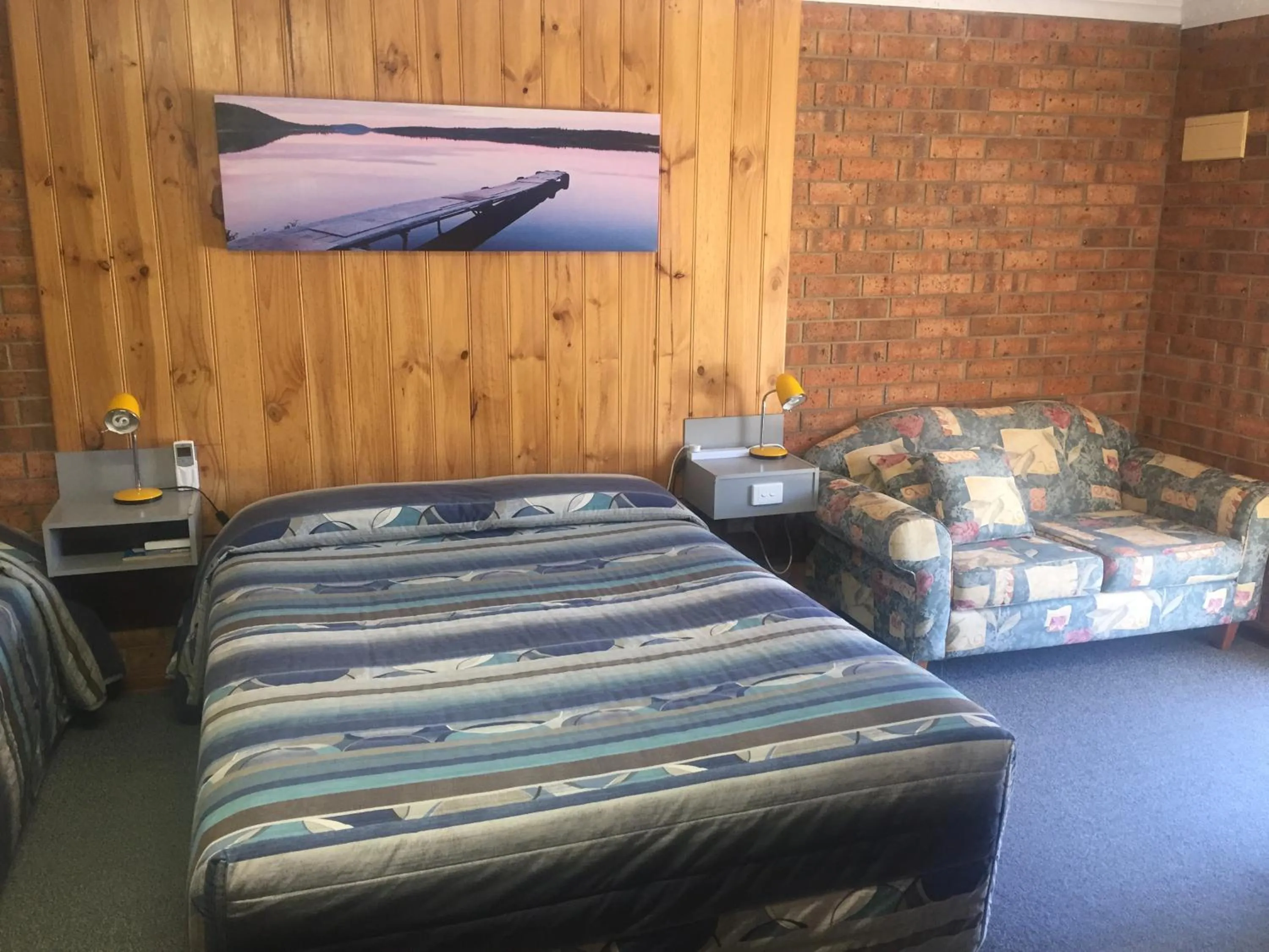 Bed in Kadina Gateway Motor Inn