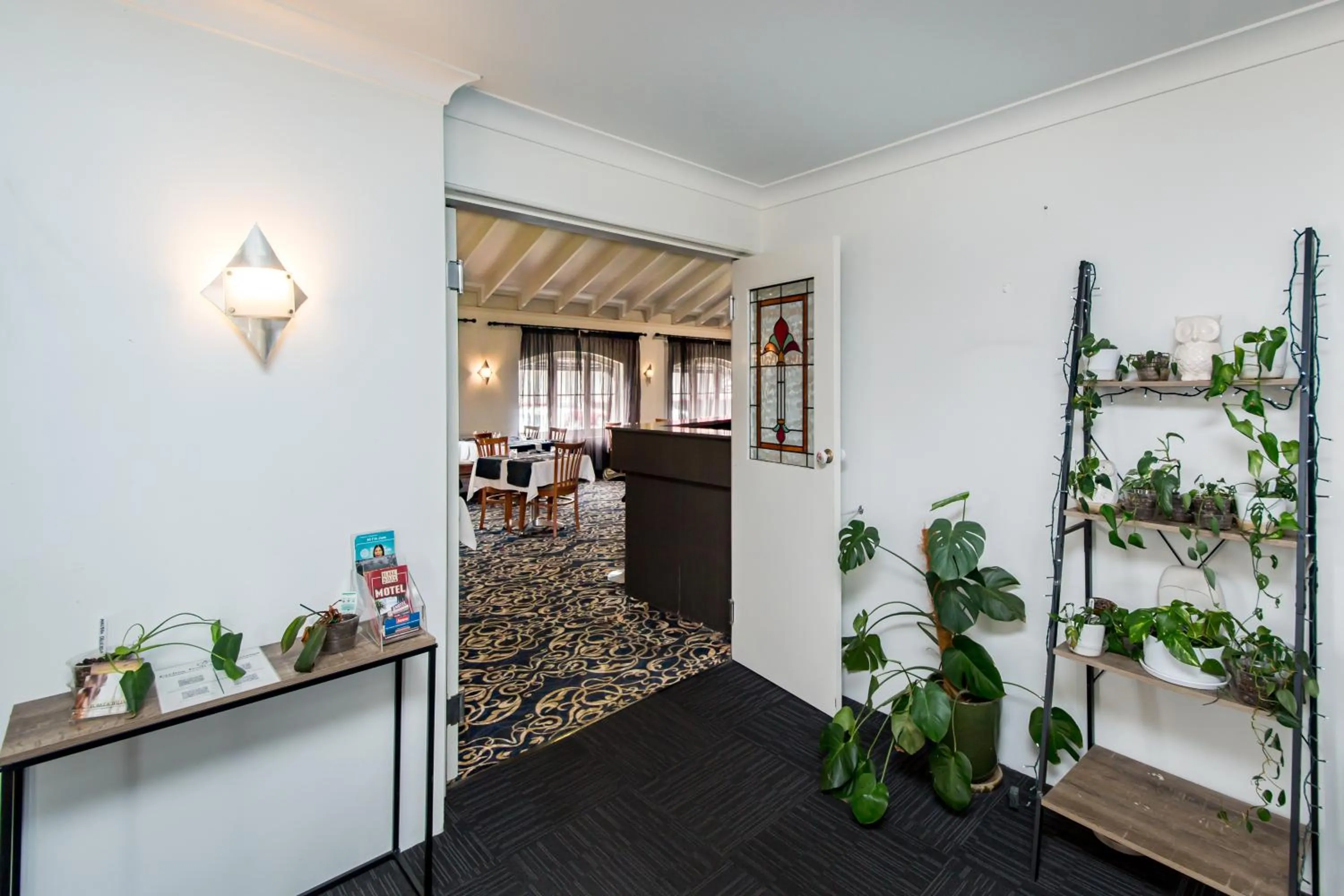 Restaurant/places to eat in Burke & Wills Motor Inn