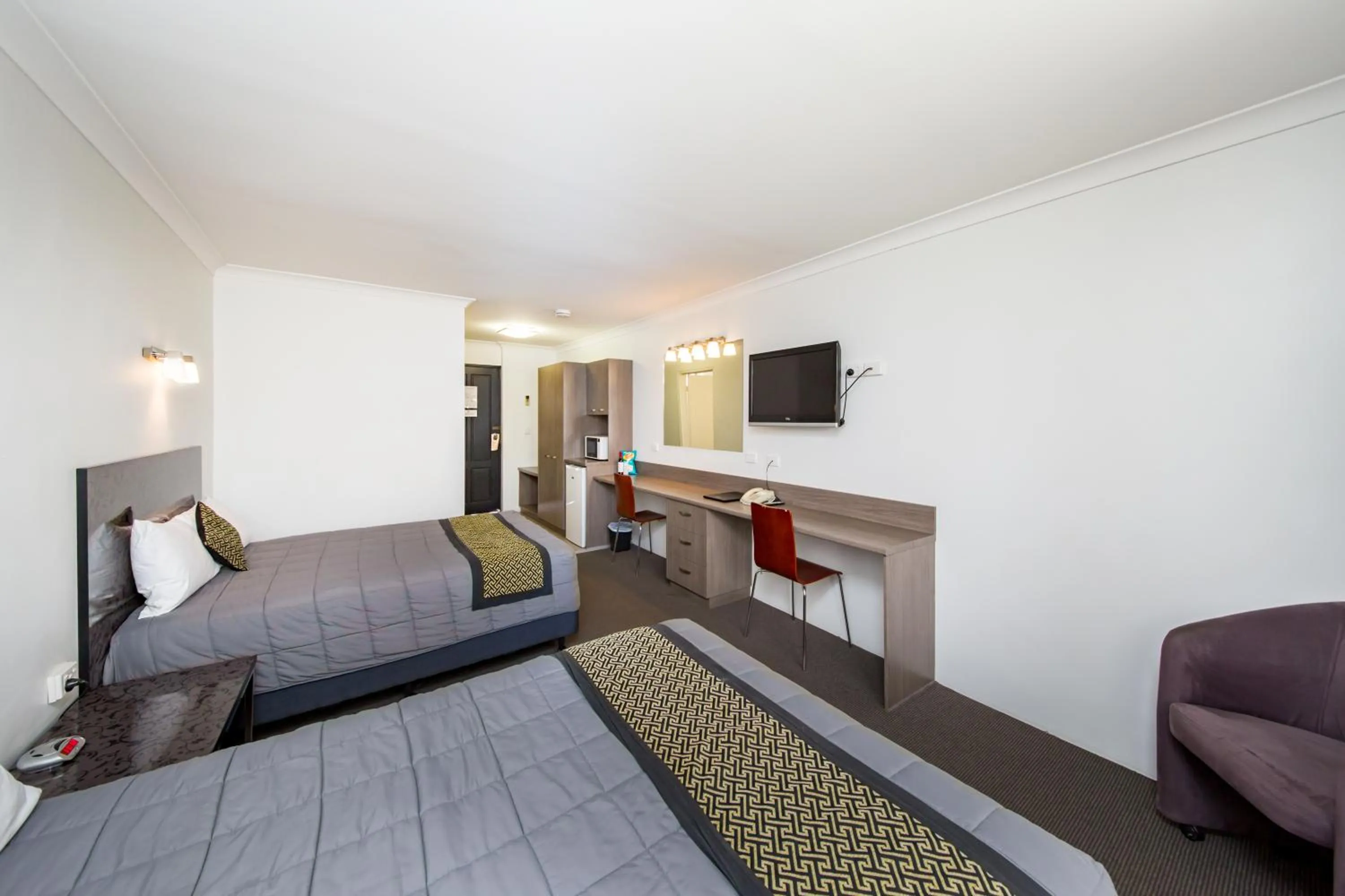 Bed in Burke & Wills Motor Inn