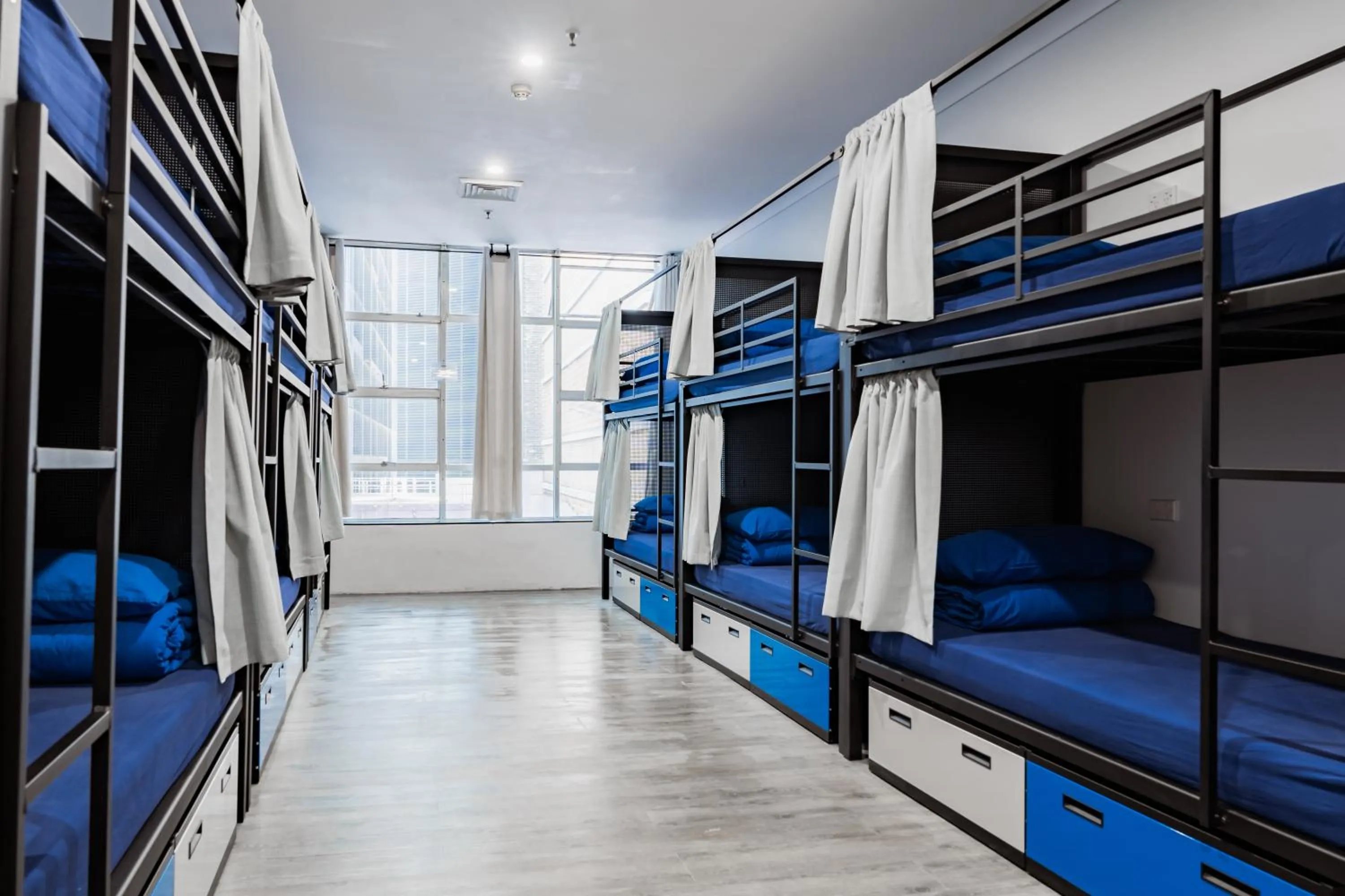 Bed in Summer House Sydney City