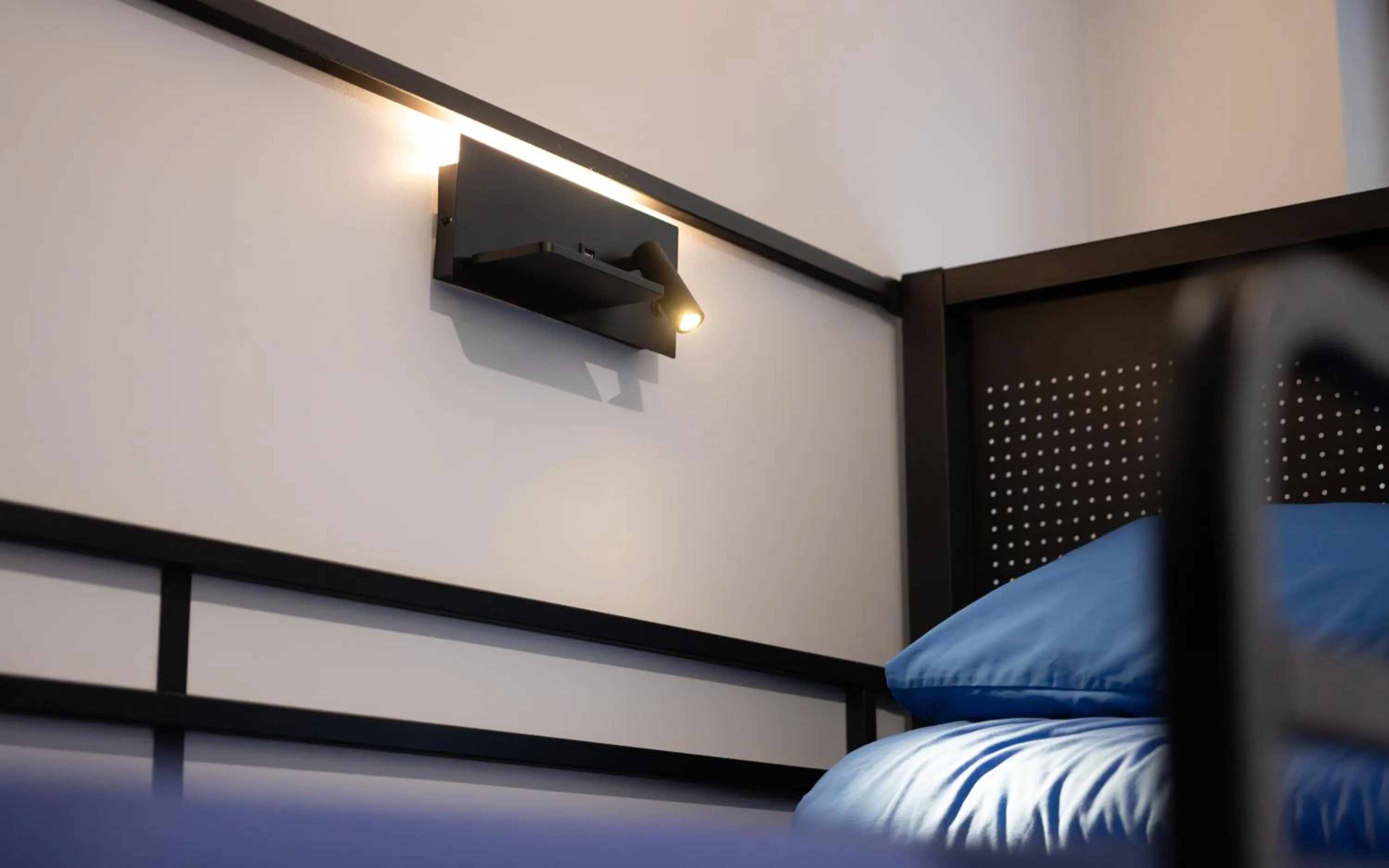 Bedroom, Bed in Summer House Sydney City