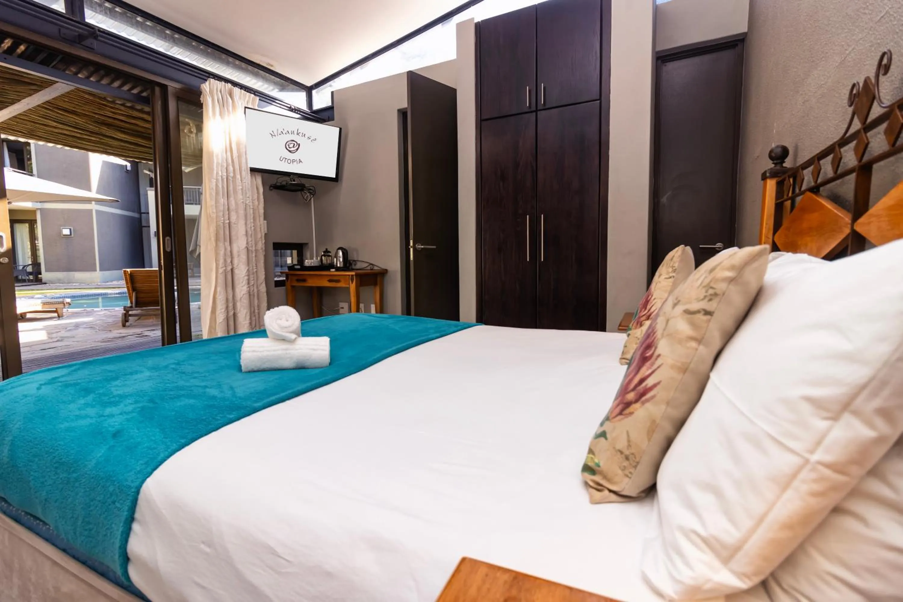 Bed in Na’ankusê @ Utopia