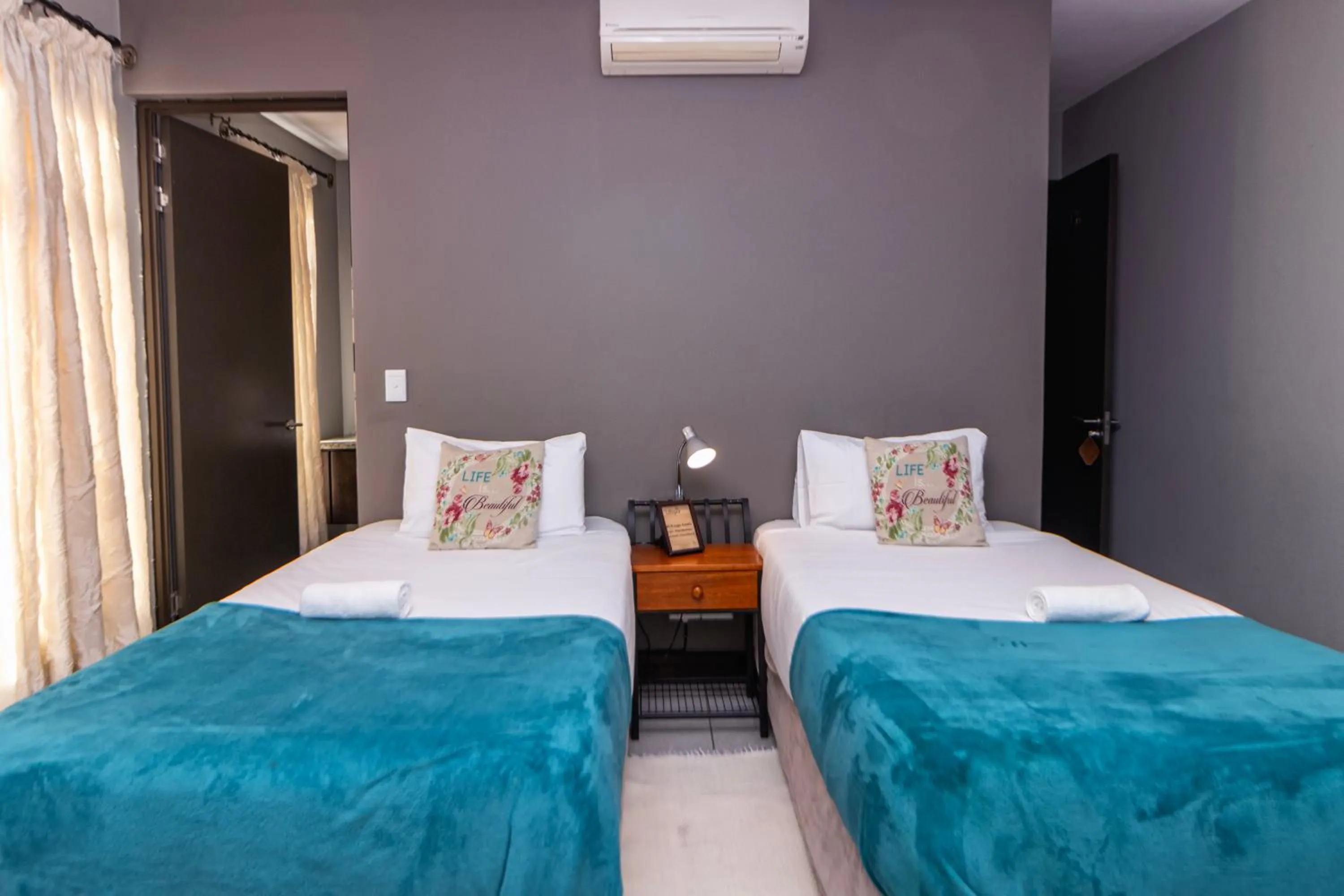 Bed in Na’ankusê @ Utopia