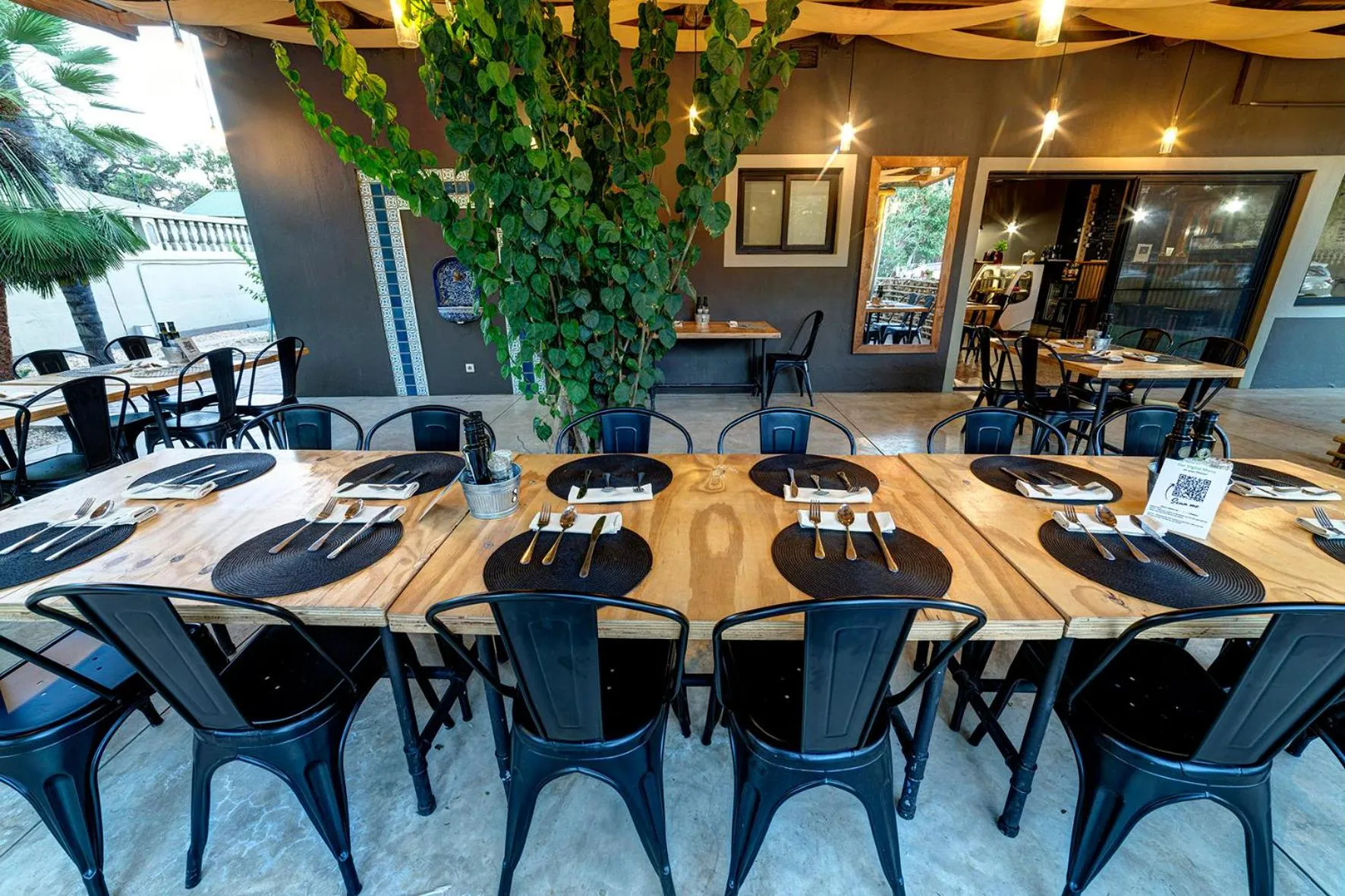 Restaurant/places to eat in Na’ankusê @ Utopia