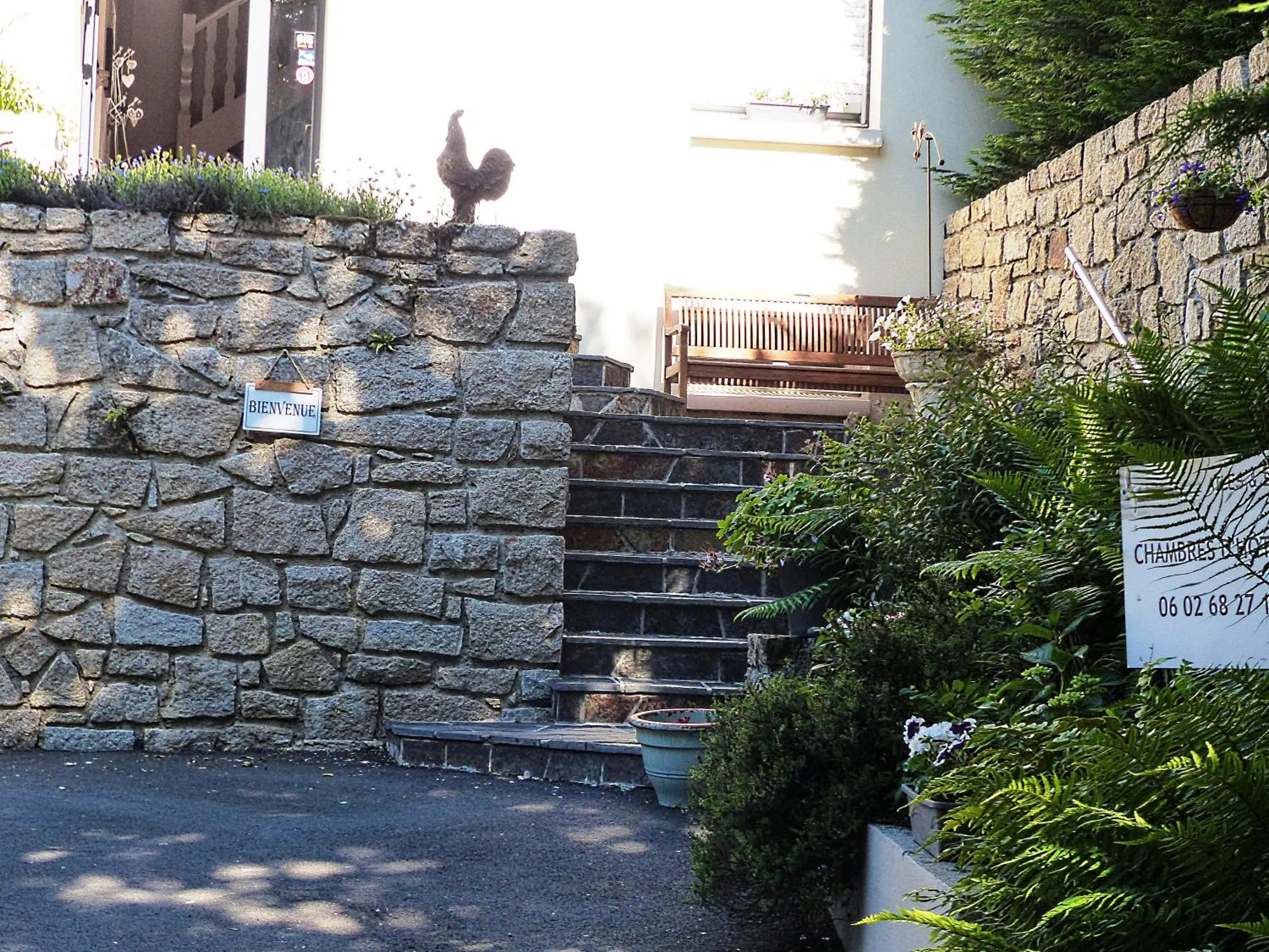 Facade/entrance in Ailes et Iles