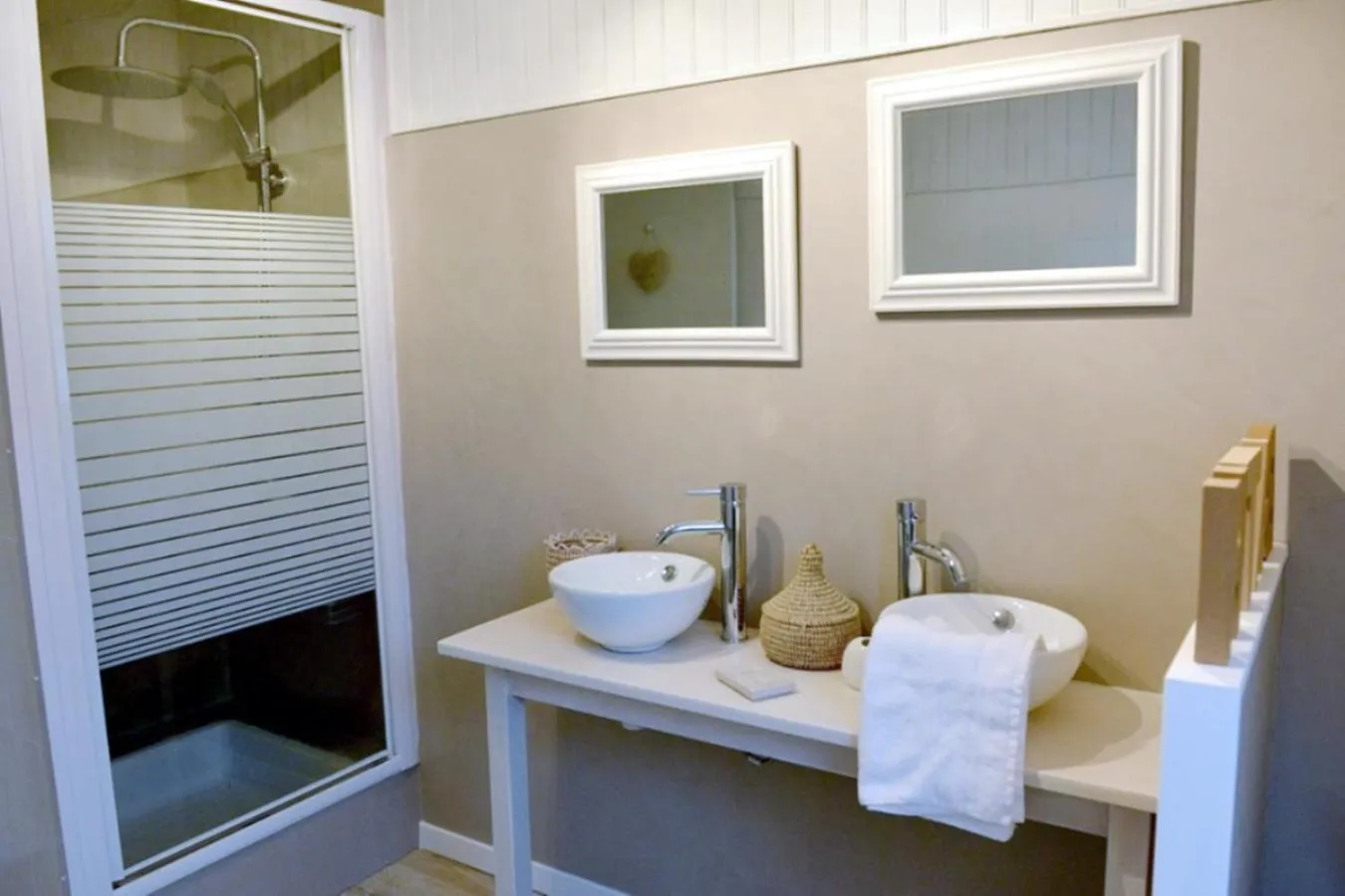 Bathroom in Ailes et Iles