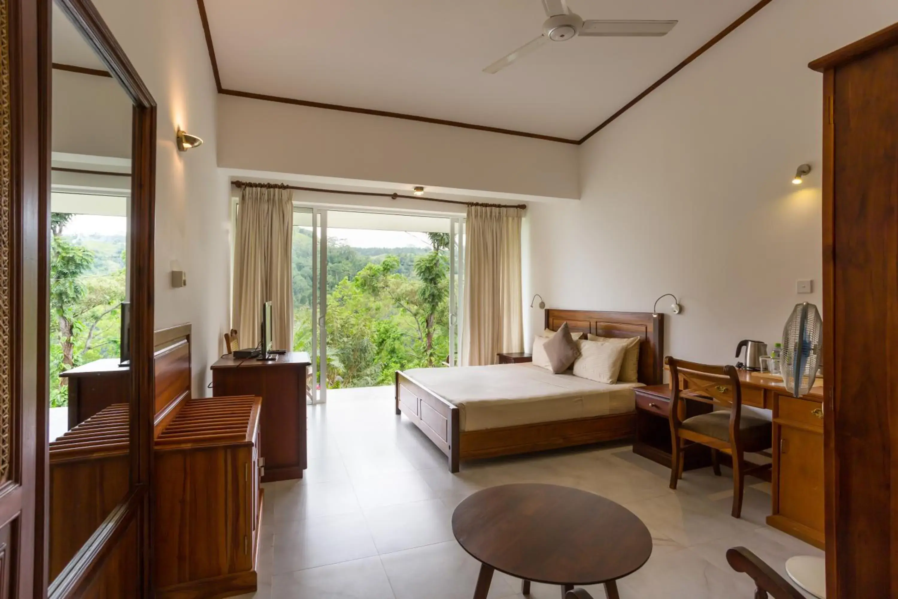Deluxe Double Room with Ella Rock and Ella Gap View in Ravana Heights Deluxe Double Room with Ella Rock and Ella Gap View in Ravana Heights
