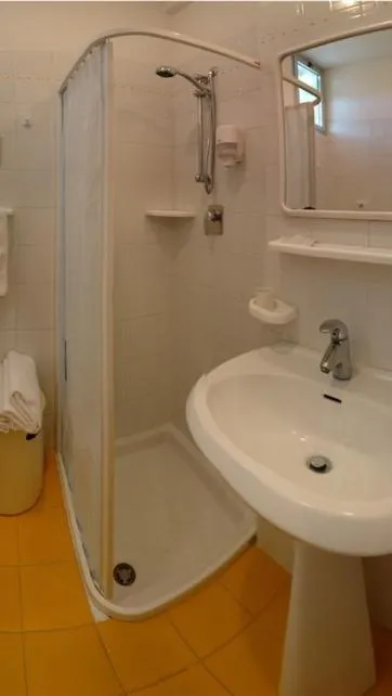 Shower in Hotel Cavalluccio Marino