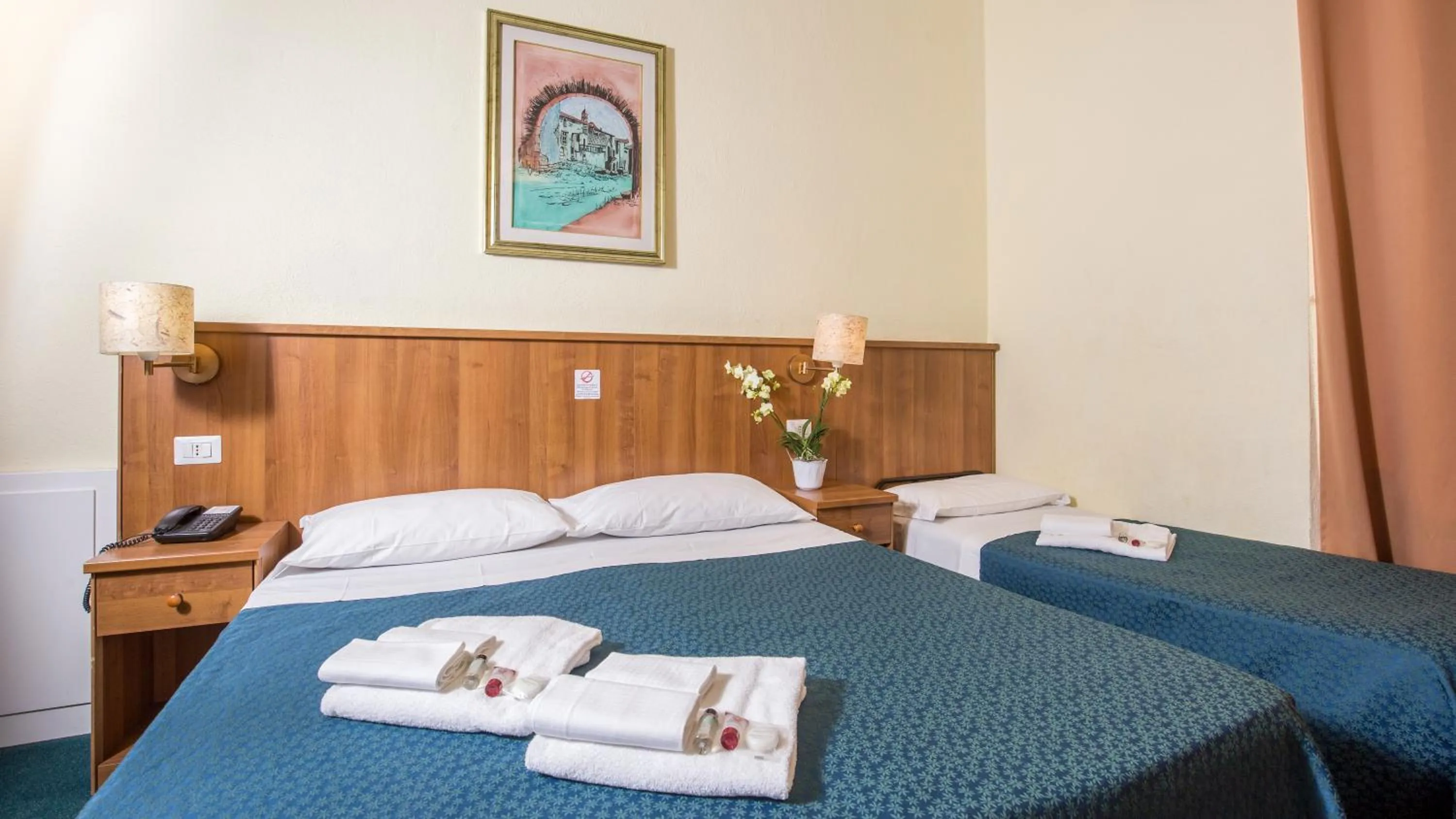 Photo of the whole room, Bed in Hotel Trastevere