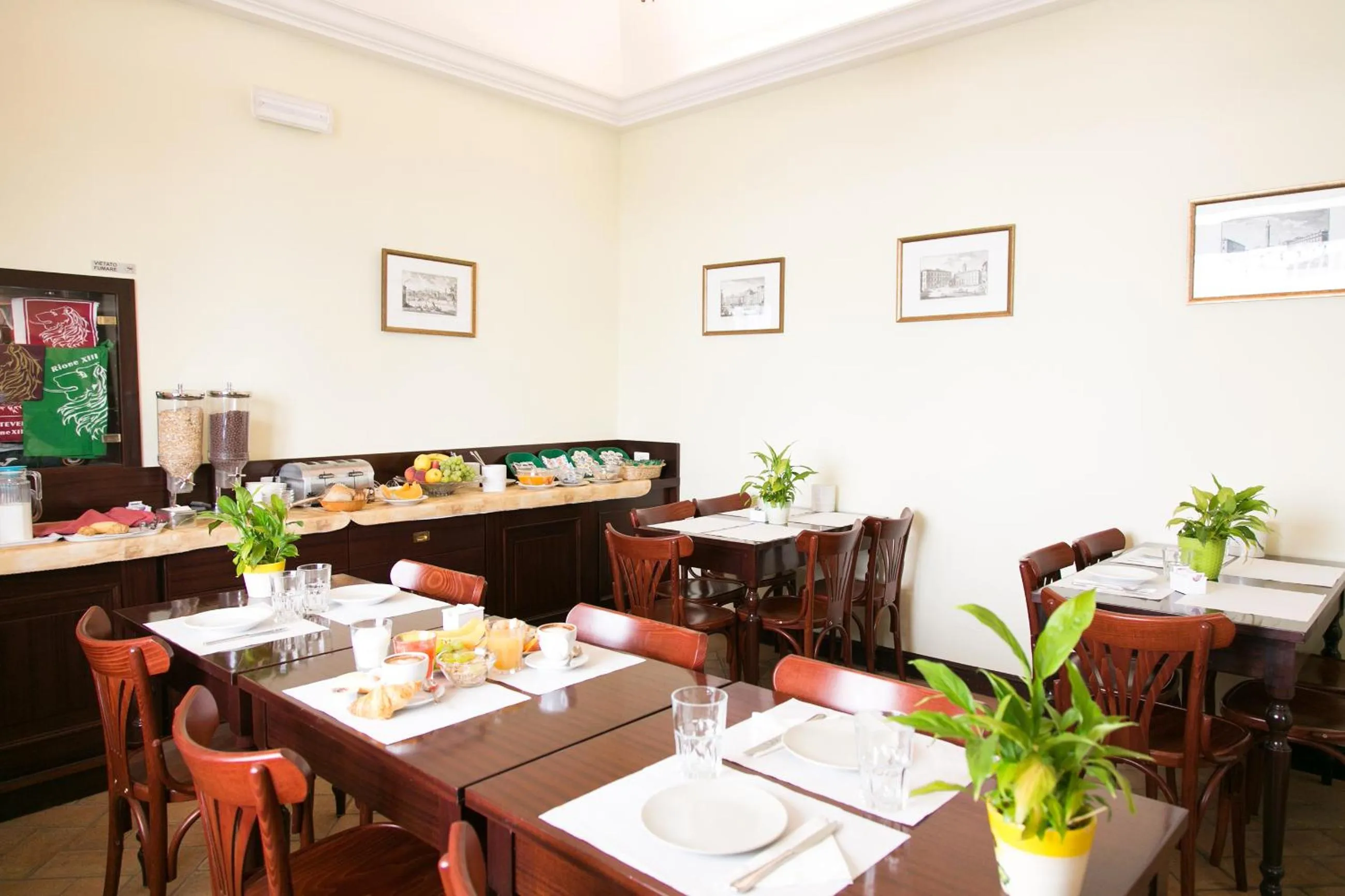 Restaurant/places to eat in Hotel Trastevere