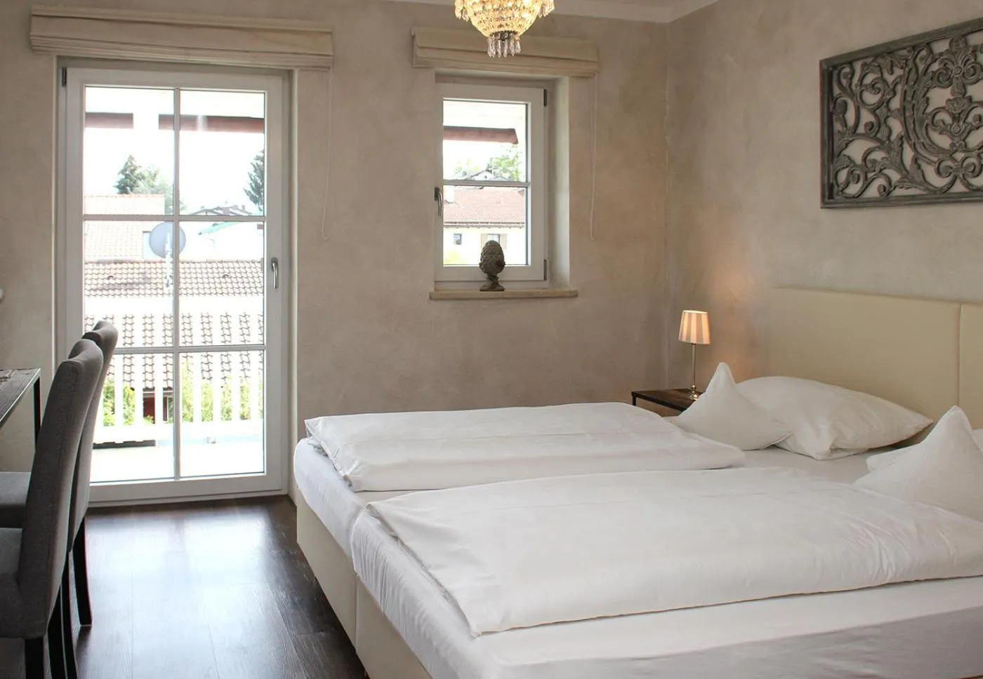 Photo of the whole room, Bed in Hotel zur Sonne