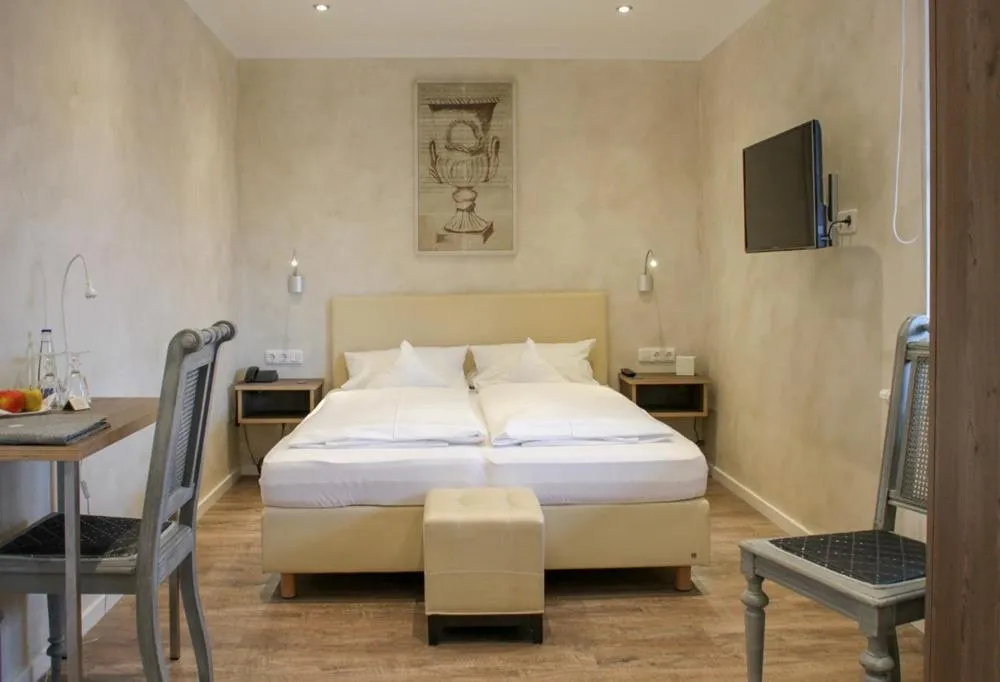 Bed in Hotel zur Sonne