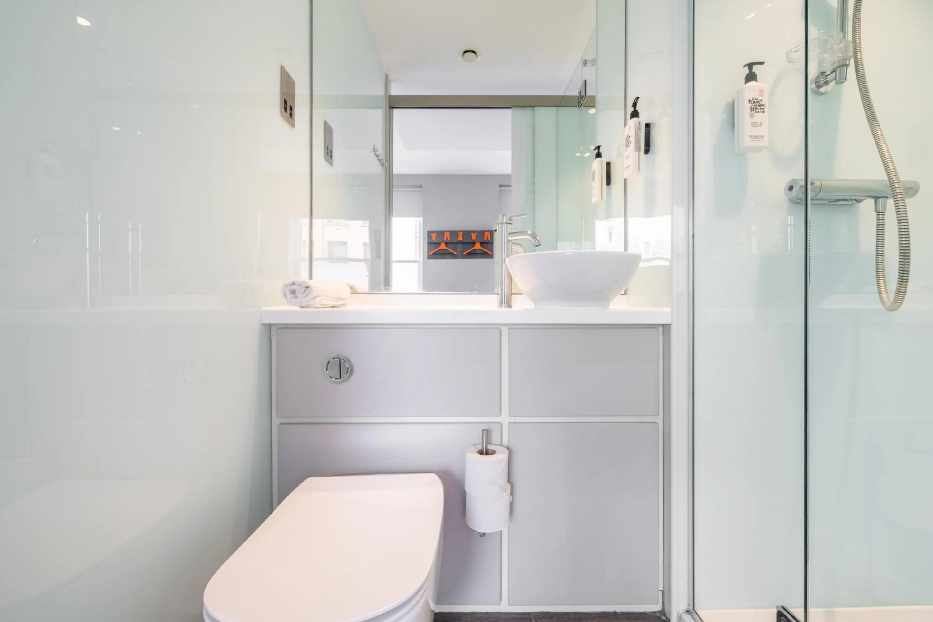 Toilet in easyHotel Belfast