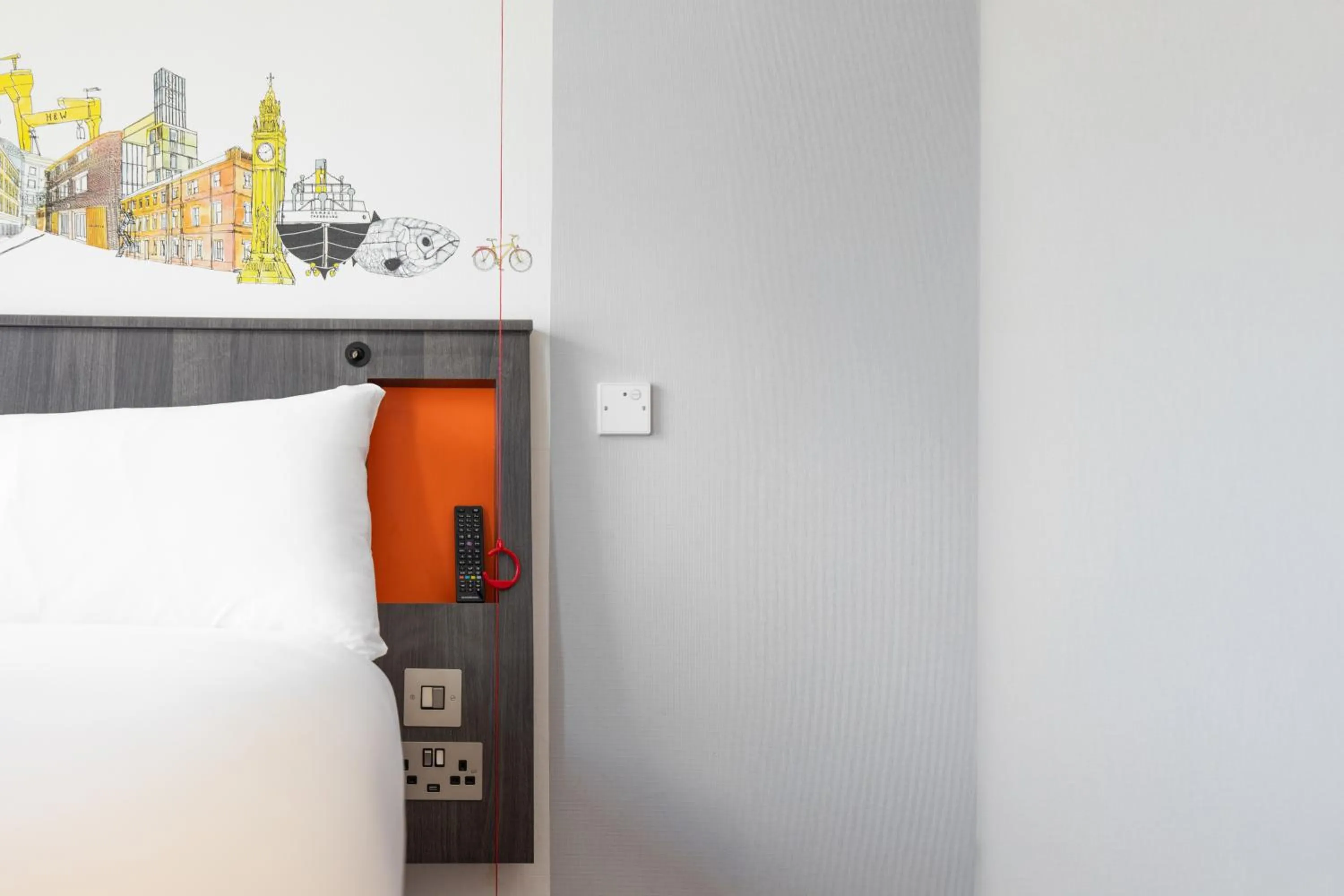 Bedroom, Bed in easyHotel Belfast