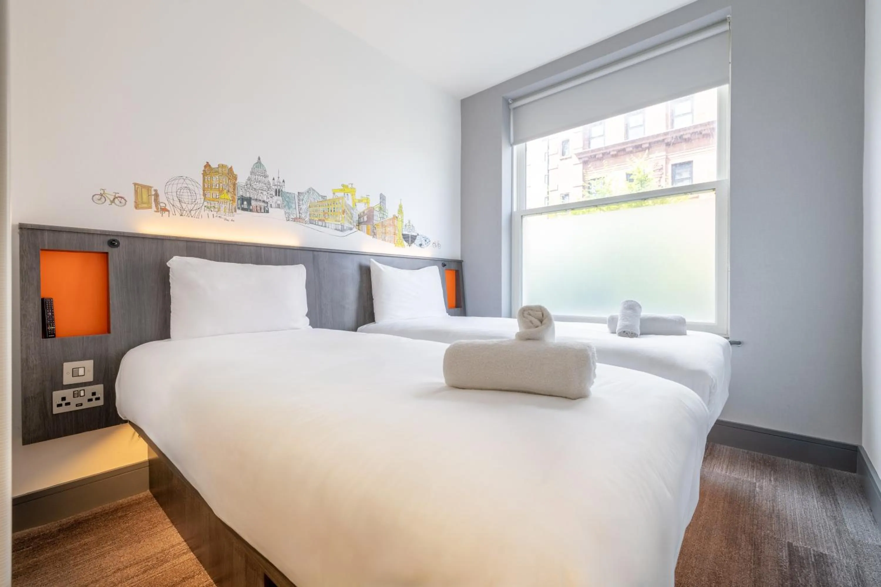 Bedroom, Bed in easyHotel Belfast