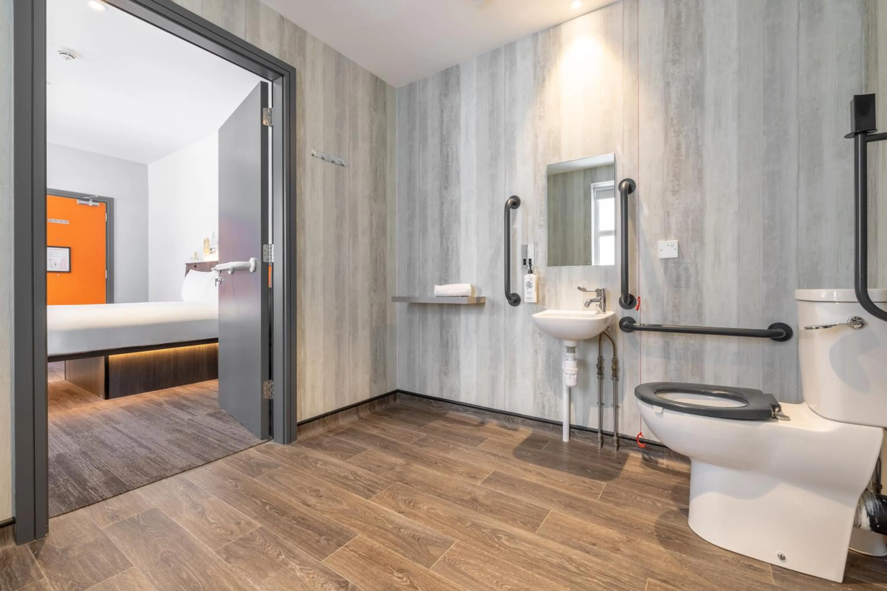 Toilet in easyHotel Belfast