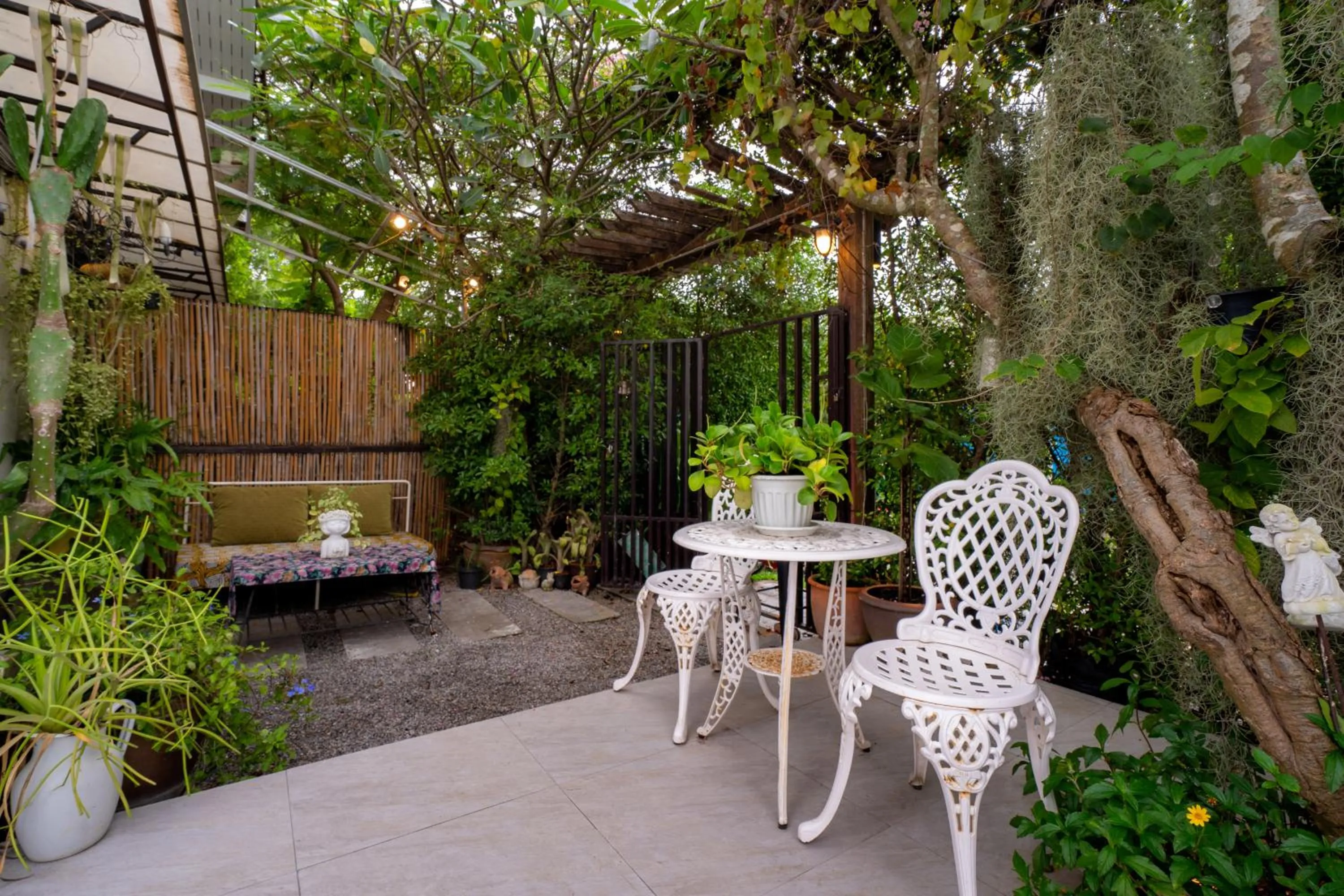 Secret garden pool villa