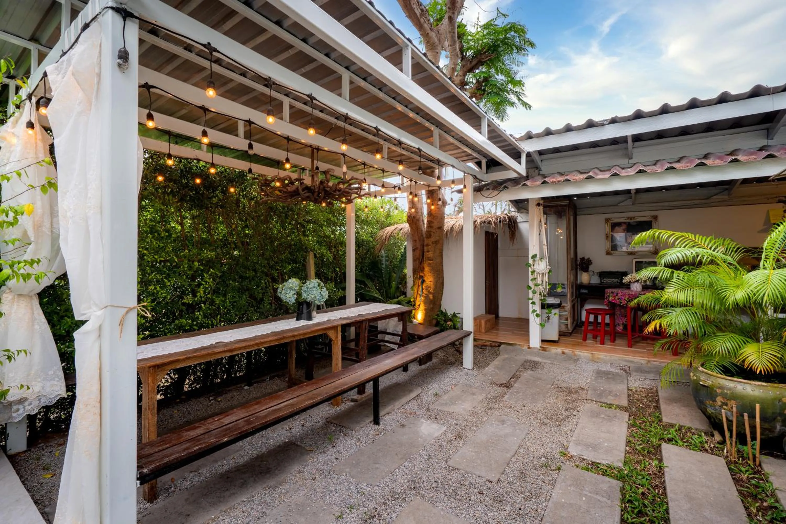 Secret garden pool villa