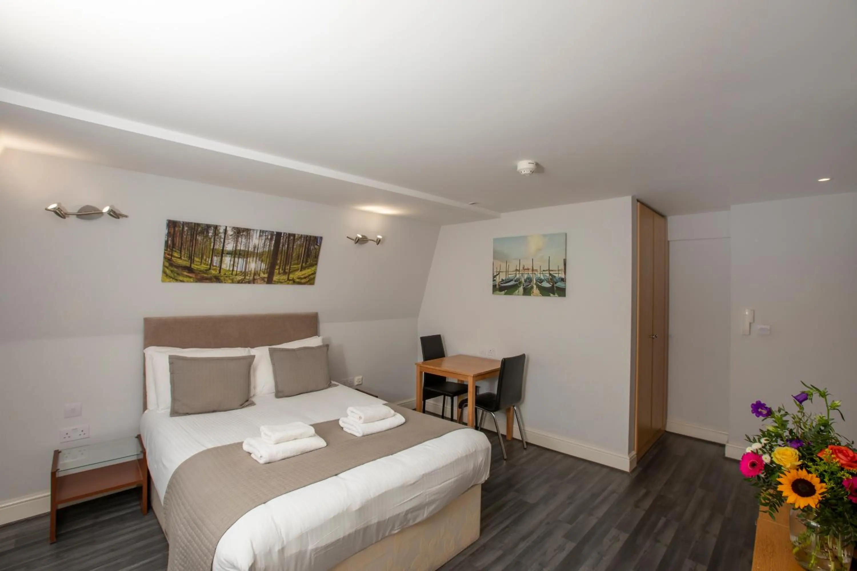 Photo of the whole room, Bed in W6 Hotel