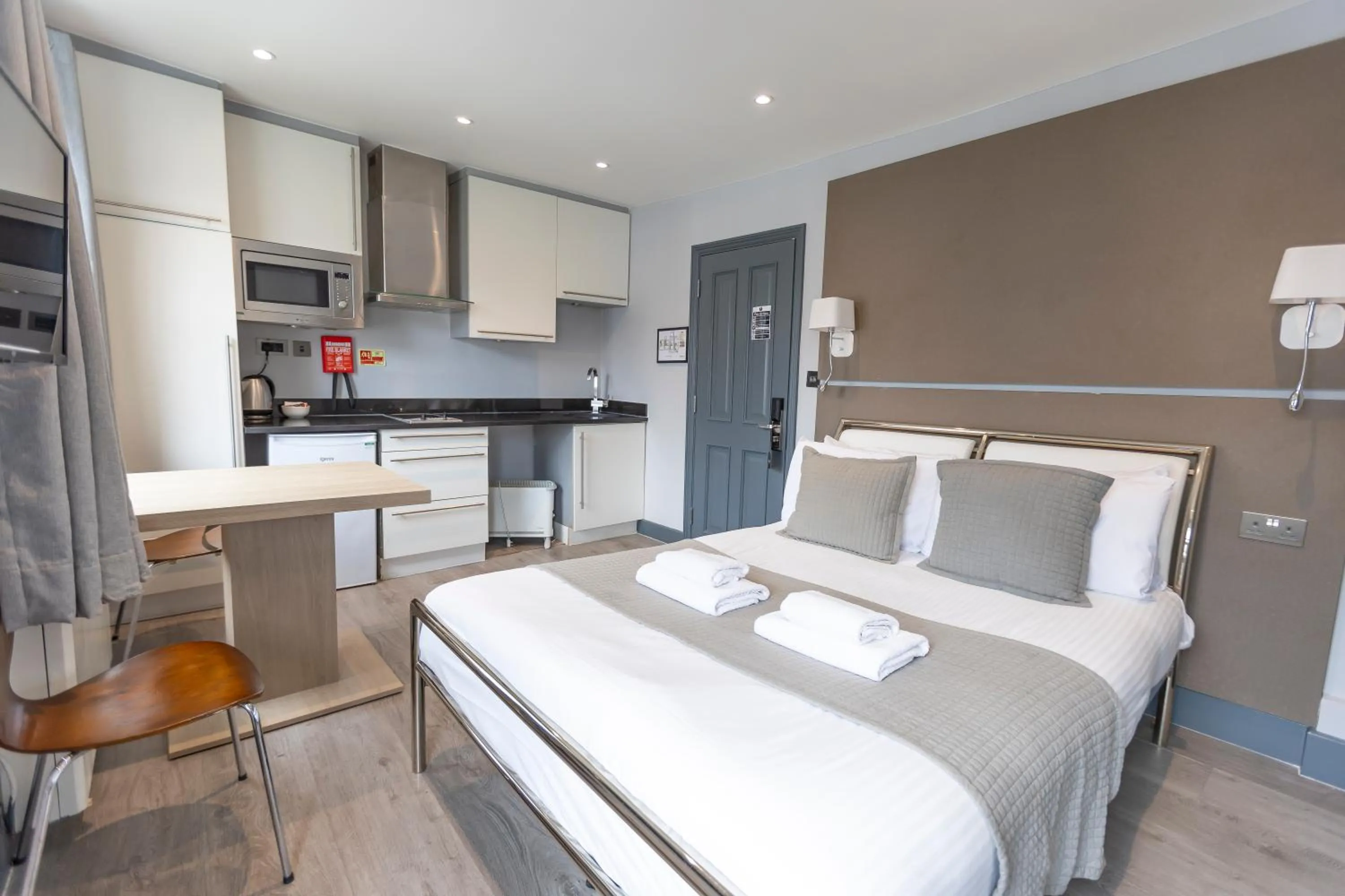 Photo of the whole room, Bed in W6 Hotel