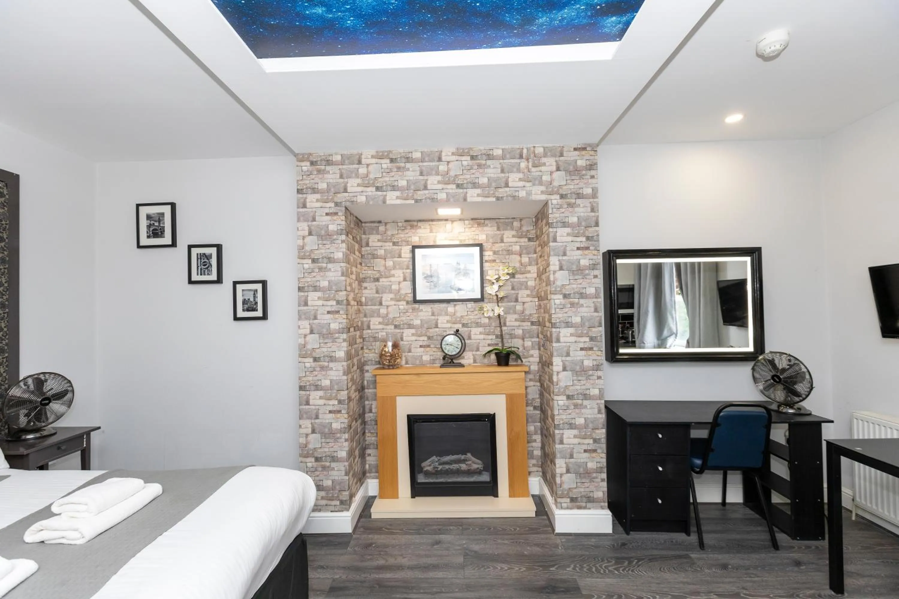 flat iron, Bed in W6 Hotel