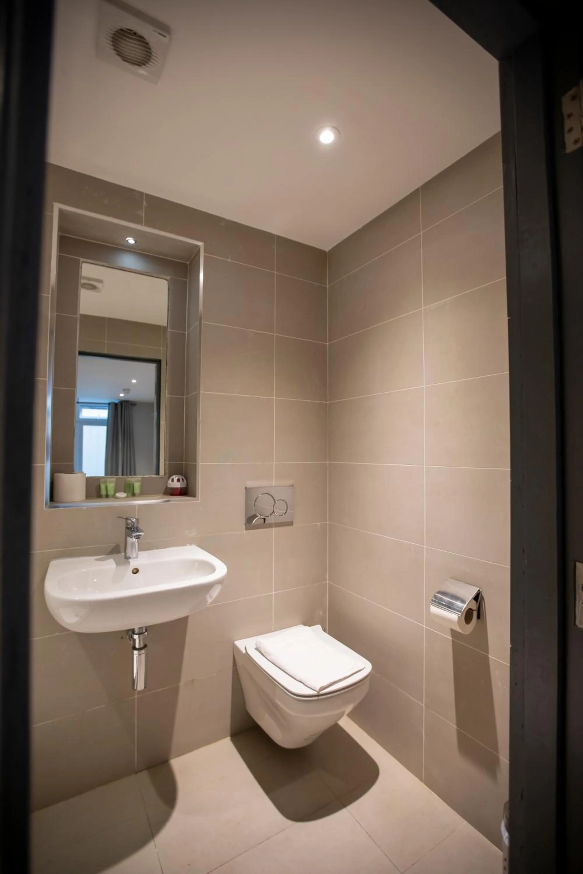 Bathroom in W6 Hotel