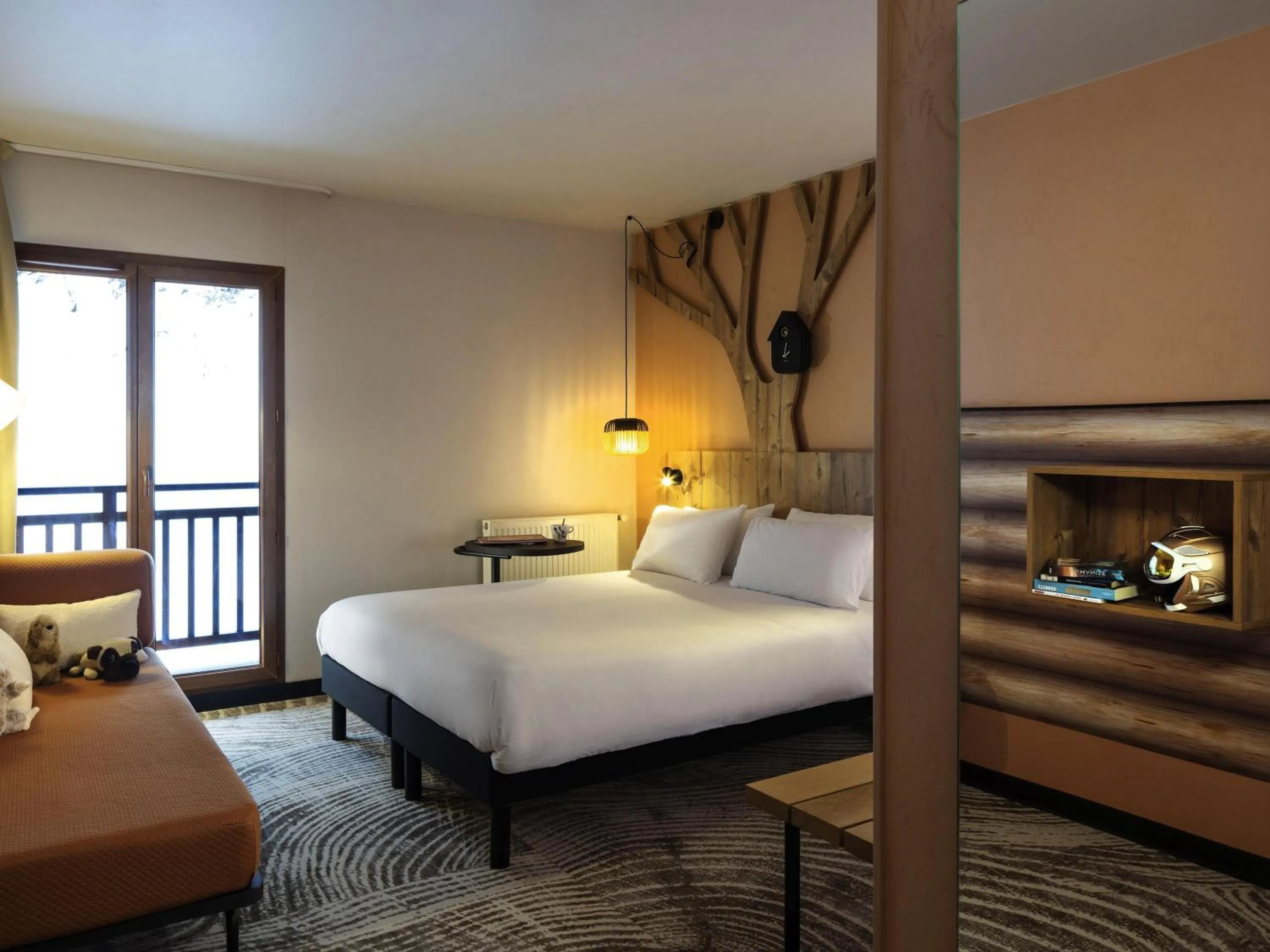 Bedroom, Bed in ibis Styles Les Houches Chamonix