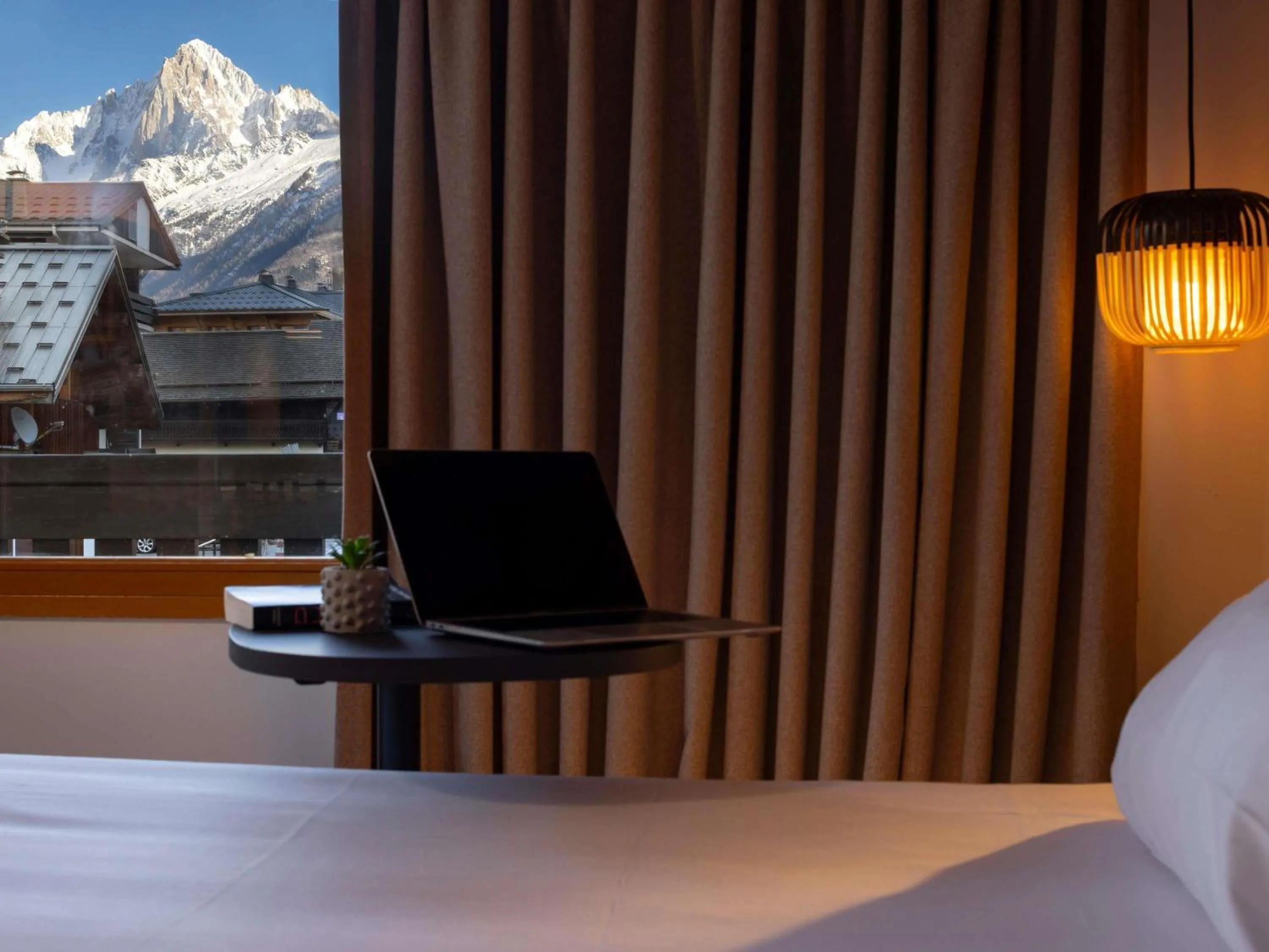 Bedroom, Bed in ibis Styles Les Houches Chamonix