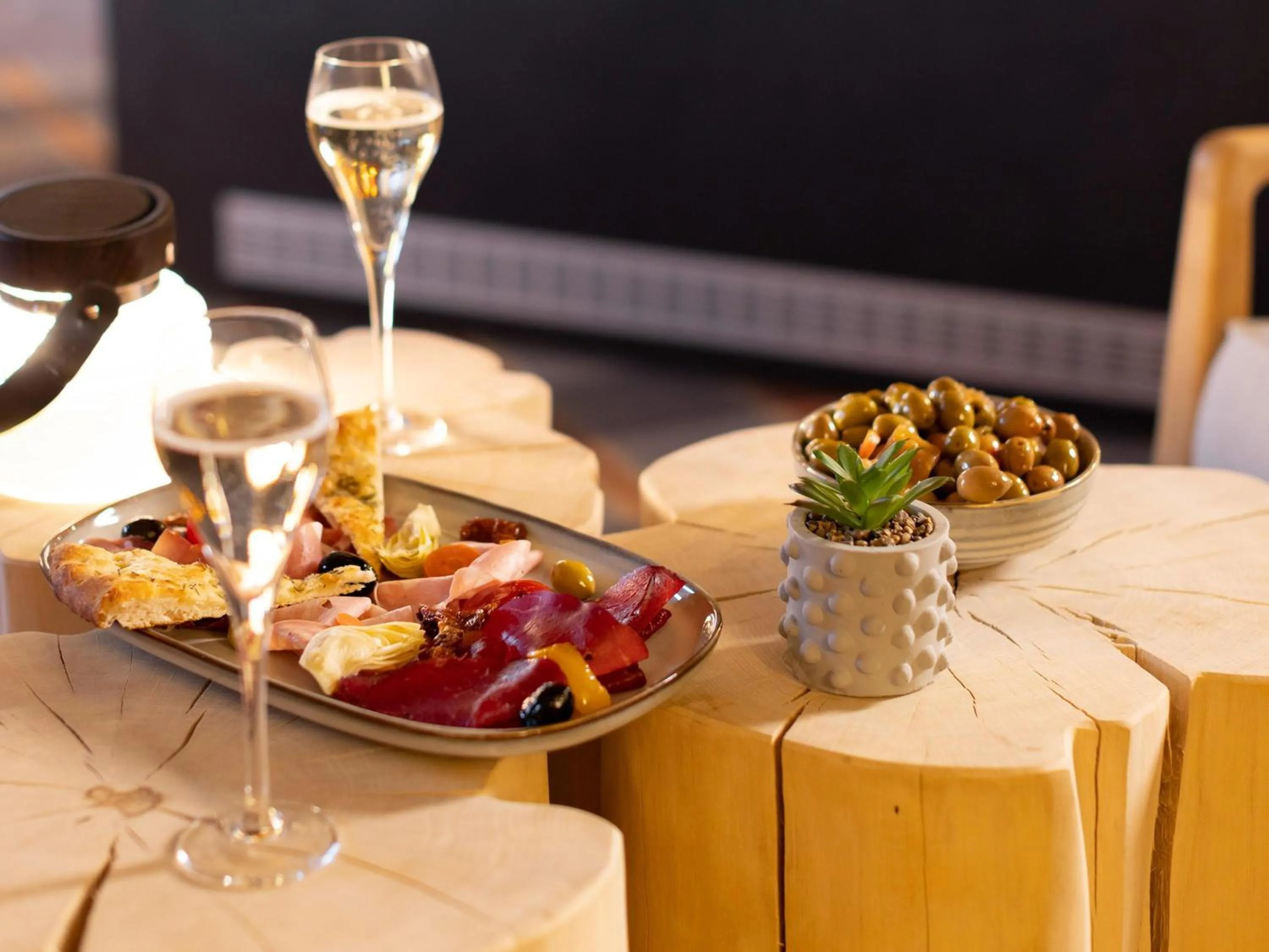 Lounge or bar in ibis Styles Les Houches Chamonix