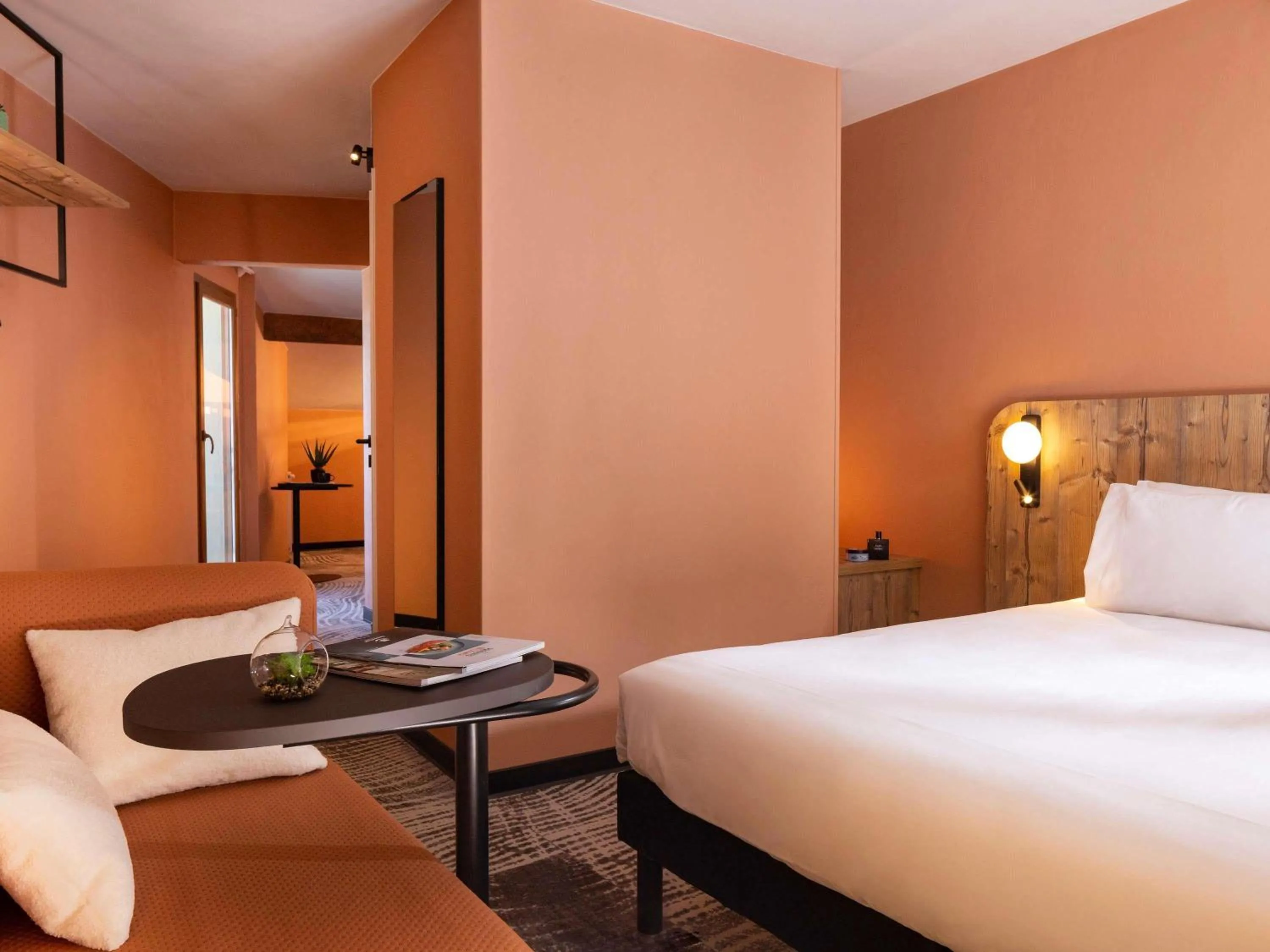 Bedroom, Bed in ibis Styles Les Houches Chamonix