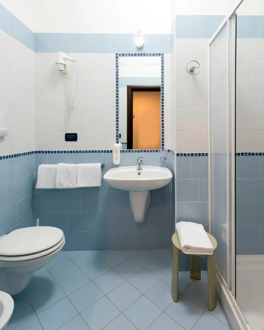 Shower in Grand Hotel Adriatico