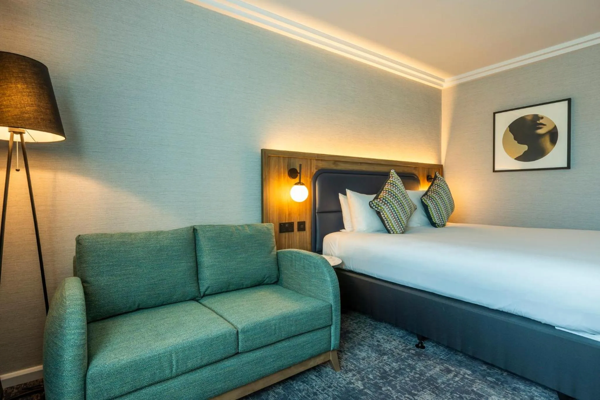 Photo of the whole room, Bed in Crowne Plaza Birmingham NEC by IHG