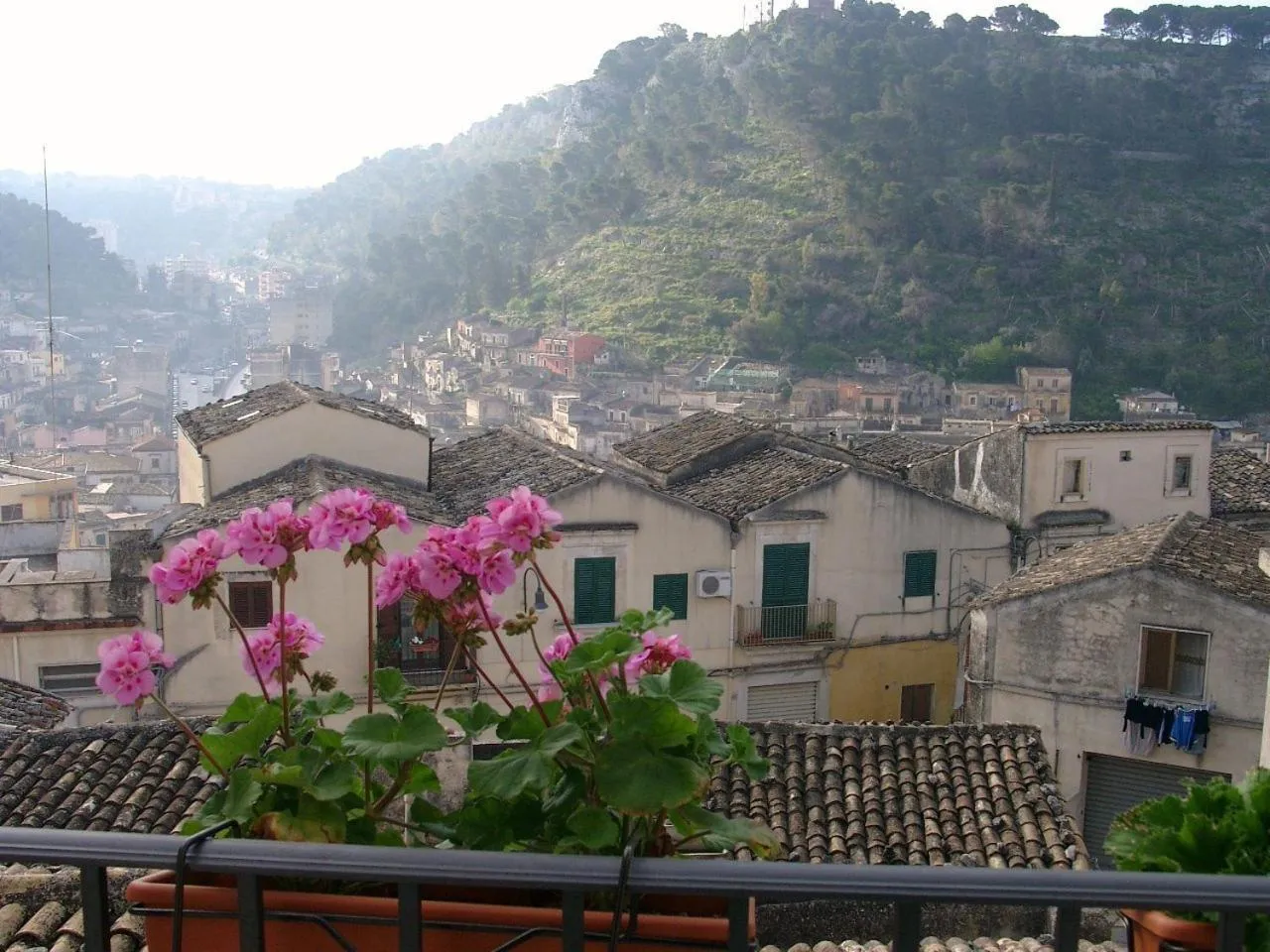 Decorative detail in Chicchi Di Melograno