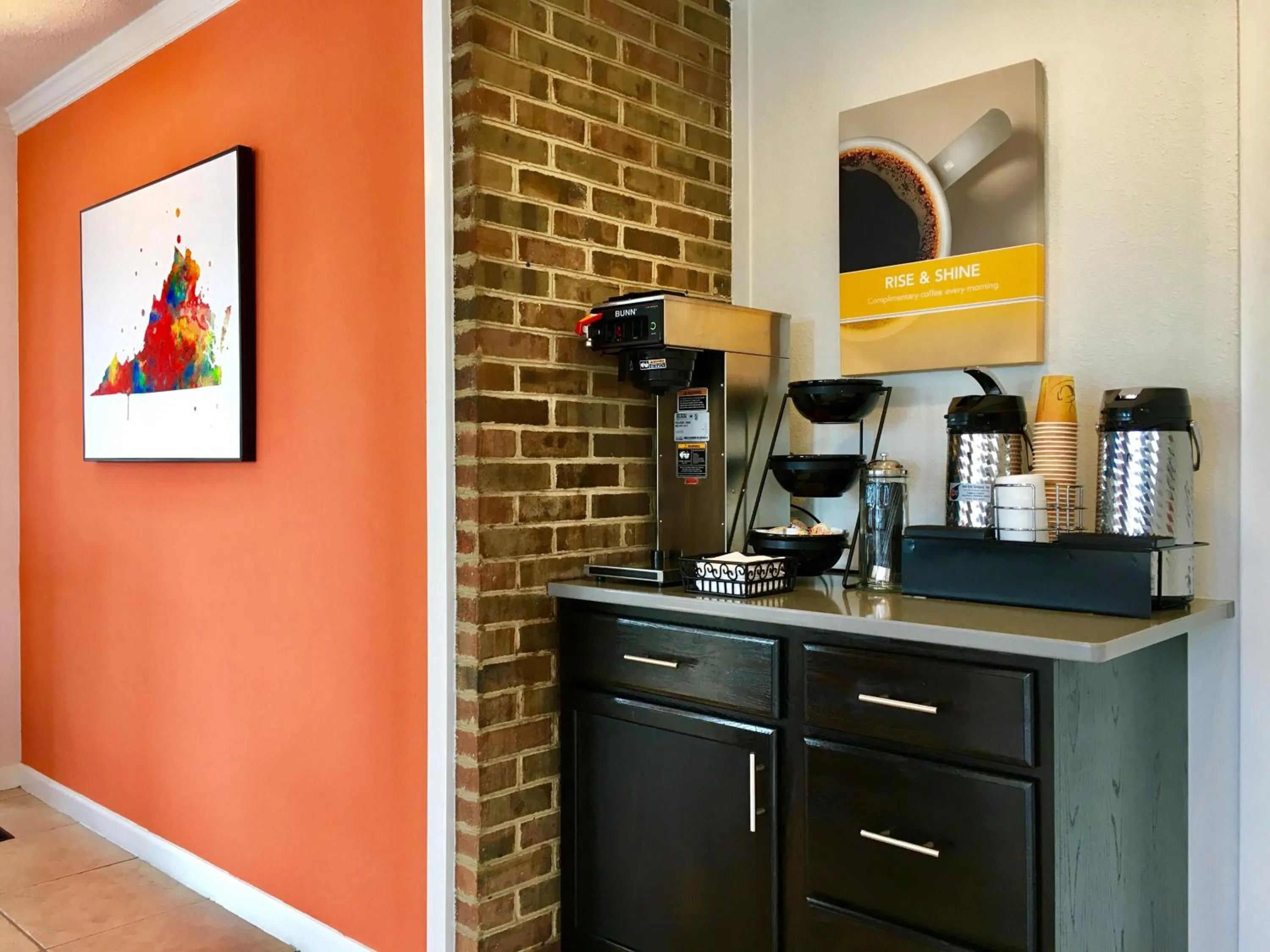 Kitchen/Kitchenette in Motel 6-Hillsville, VA